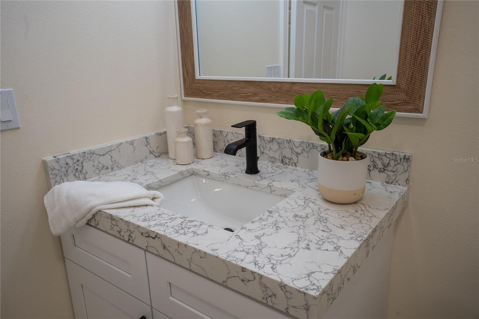 5119 VENETIAN BLVD NE — photo 27