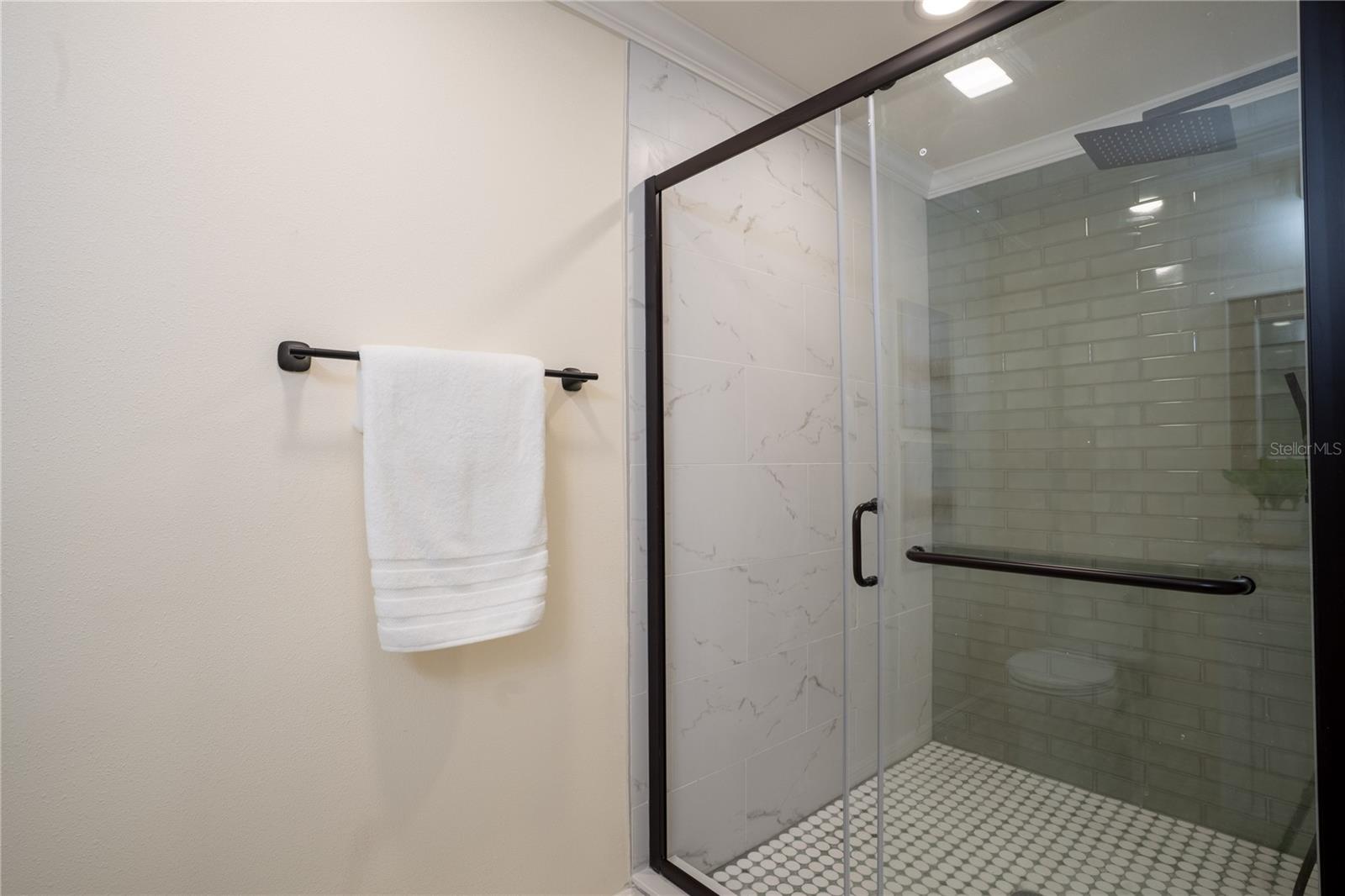 5119 VENETIAN BLVD NE — photo 34