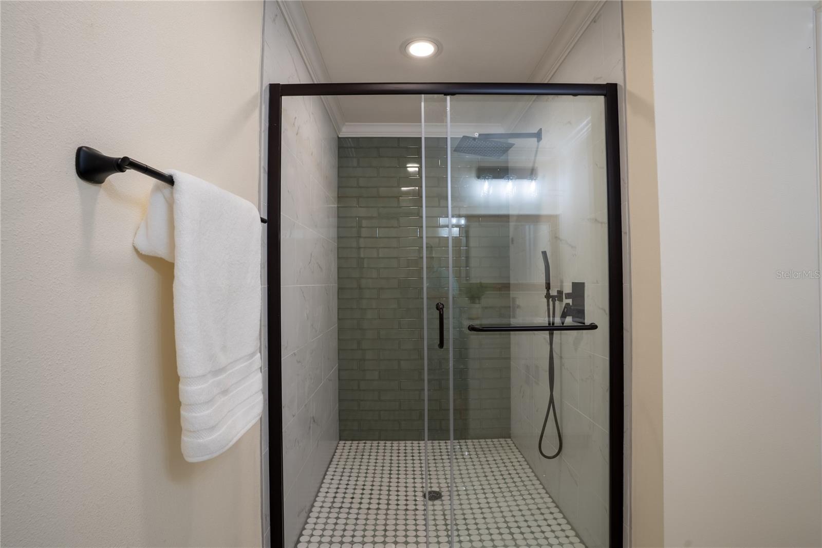 5119 VENETIAN BLVD NE — photo 35