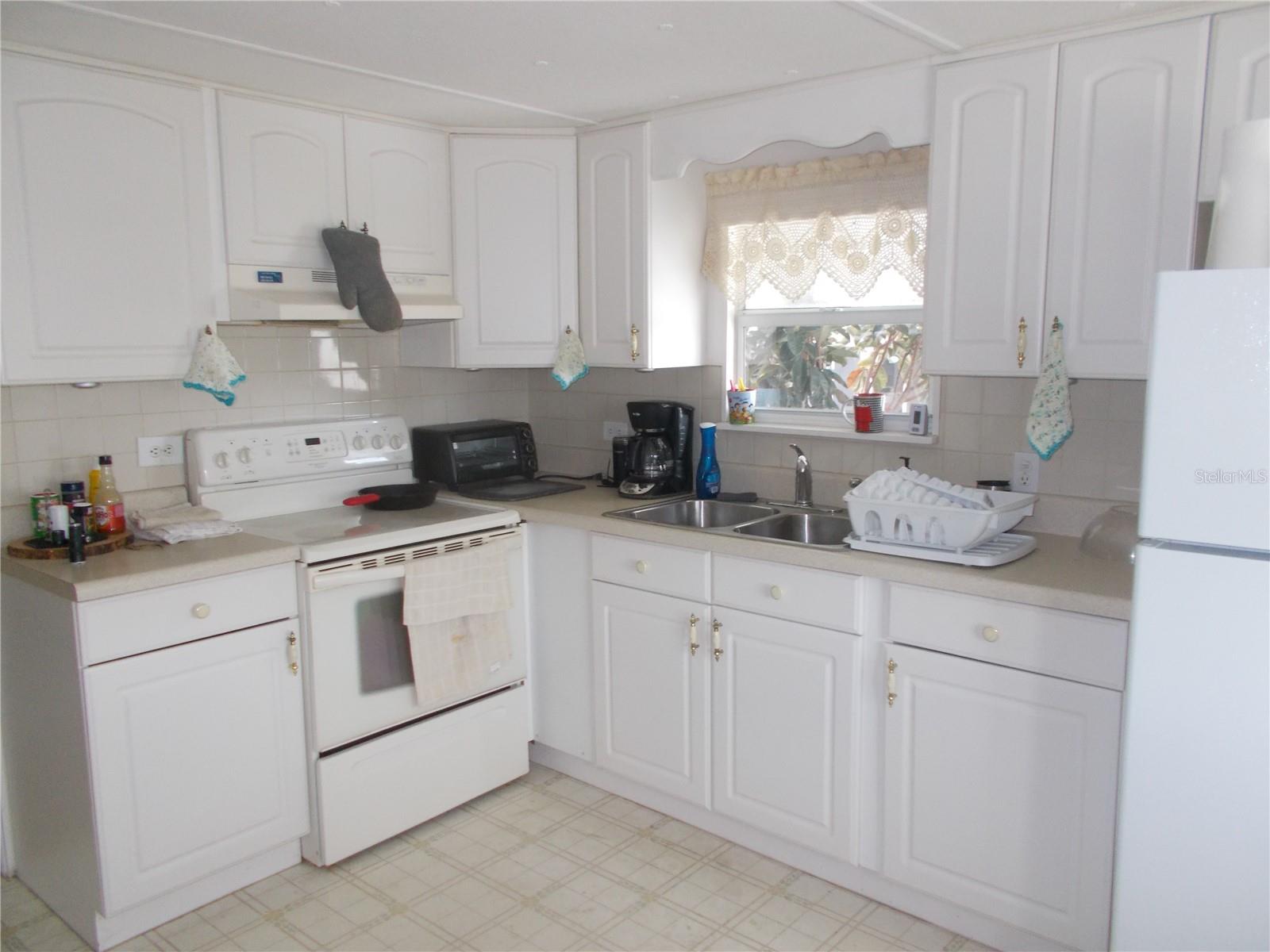 6427 FLEETWOOD CT — photo 3