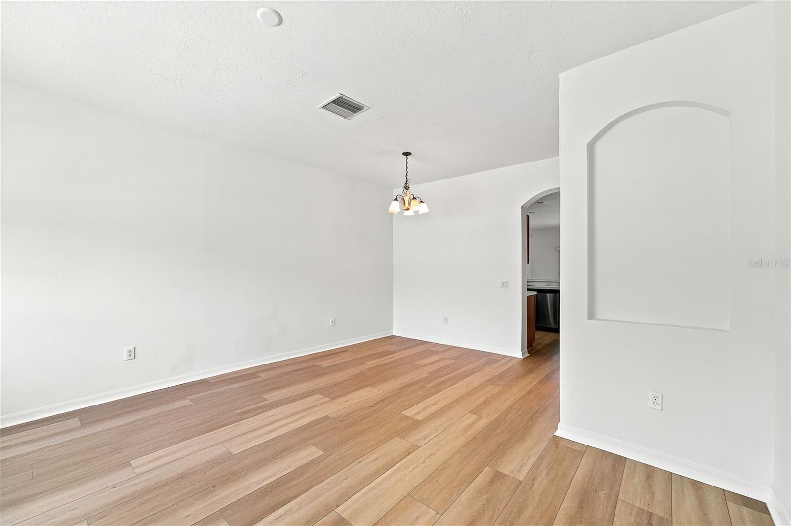 12907 KINGS CROSSING DR — photo 8