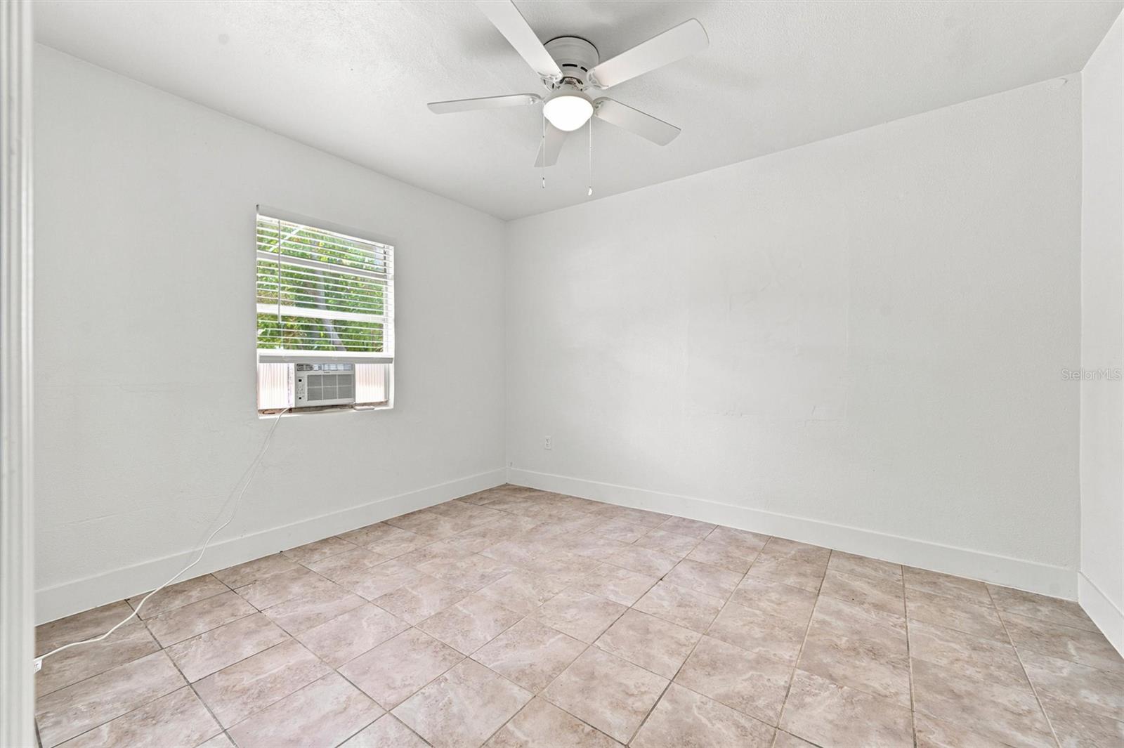 2425 9TH AVE E — photo 14