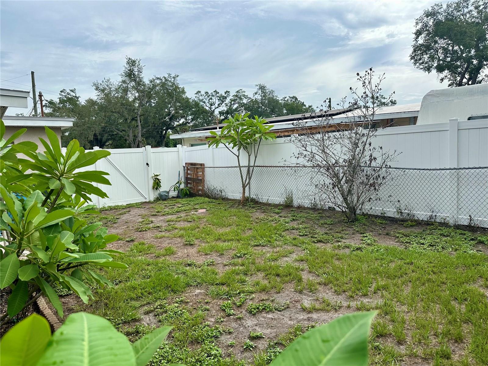 7507 CORAL VINE LN — photo 25