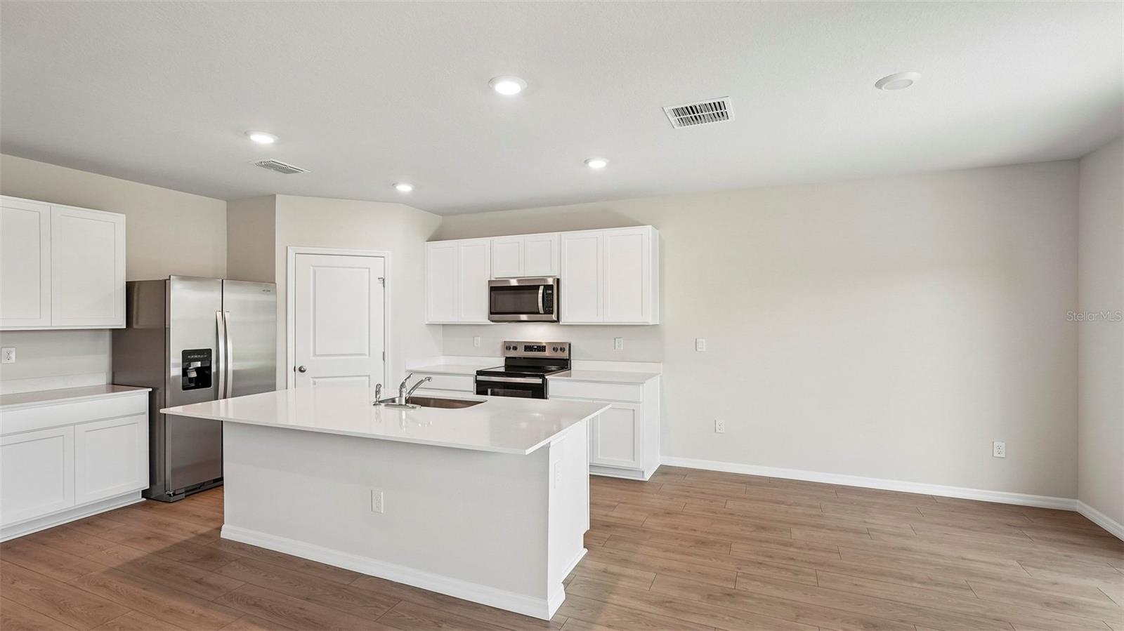 5724 SILVER MOONLIGHT DR — photo 5