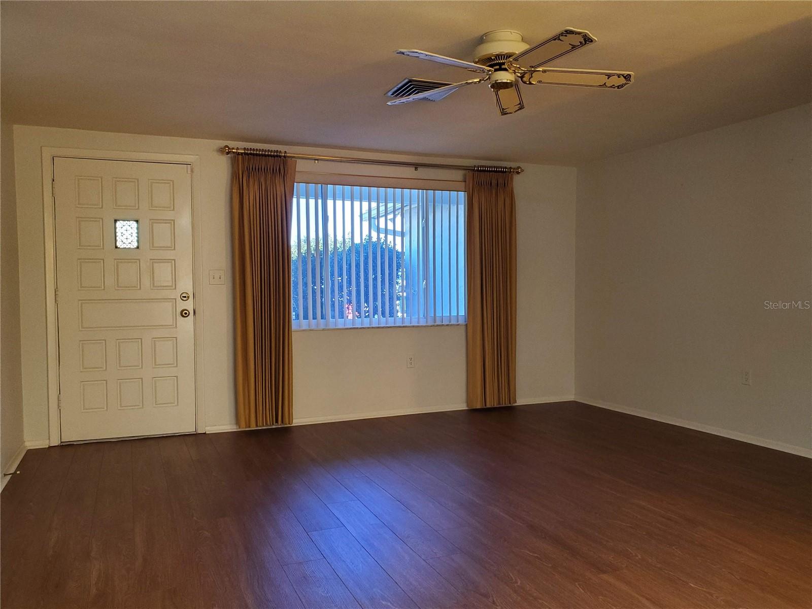 7304 LINCOLN PARK LN — photo 3