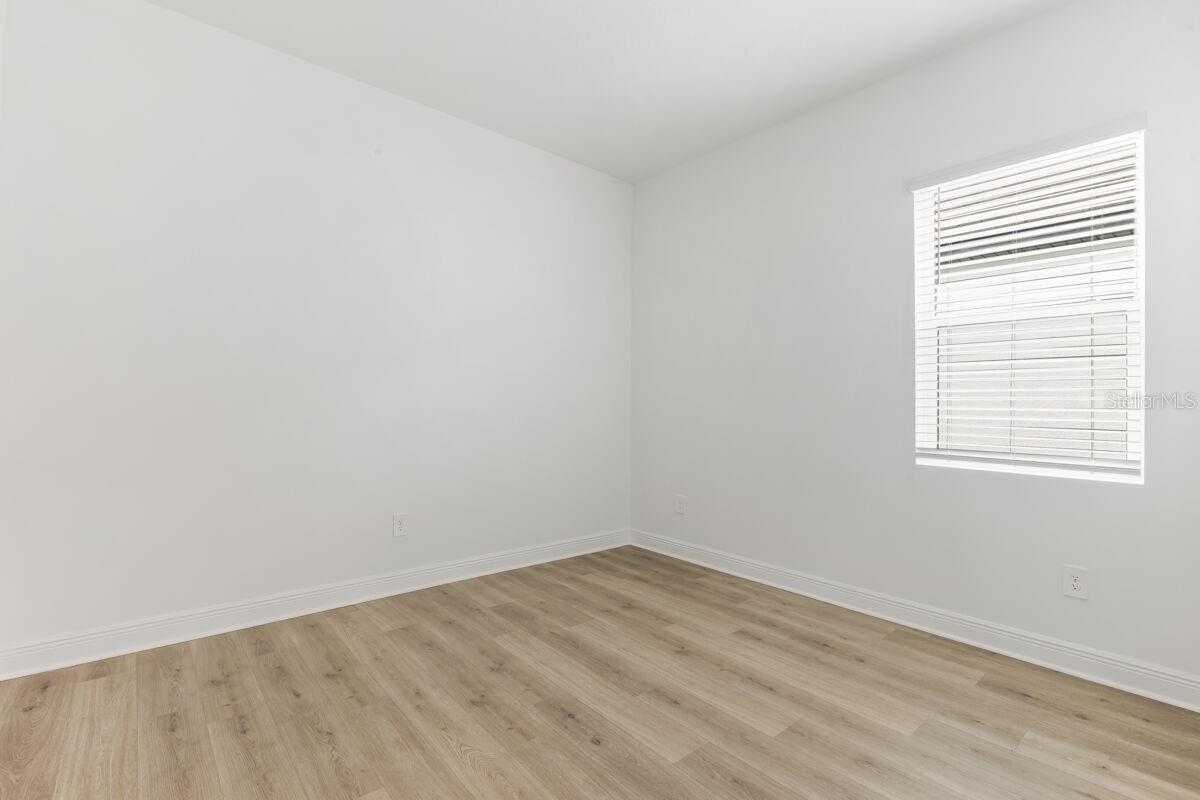 17536 MACARTHUR LOOP — photo 10