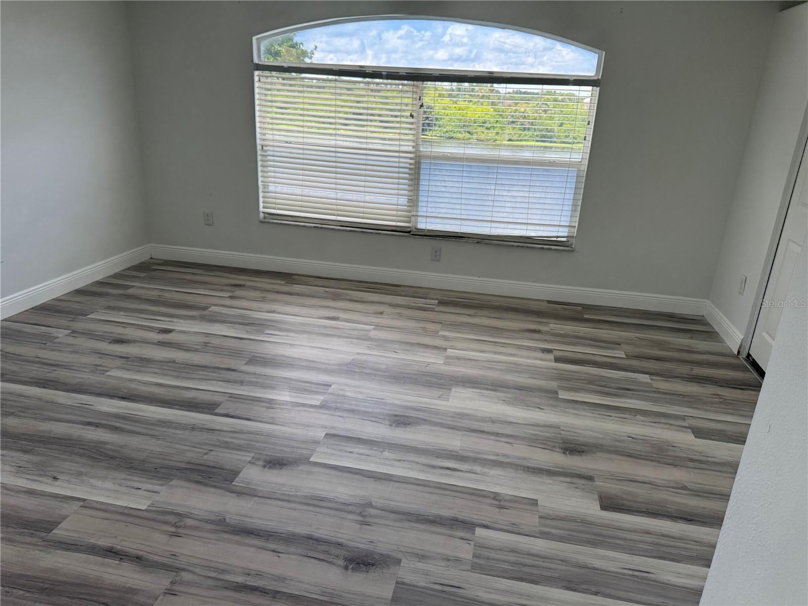 748 BURLWOOD ST — photo 13