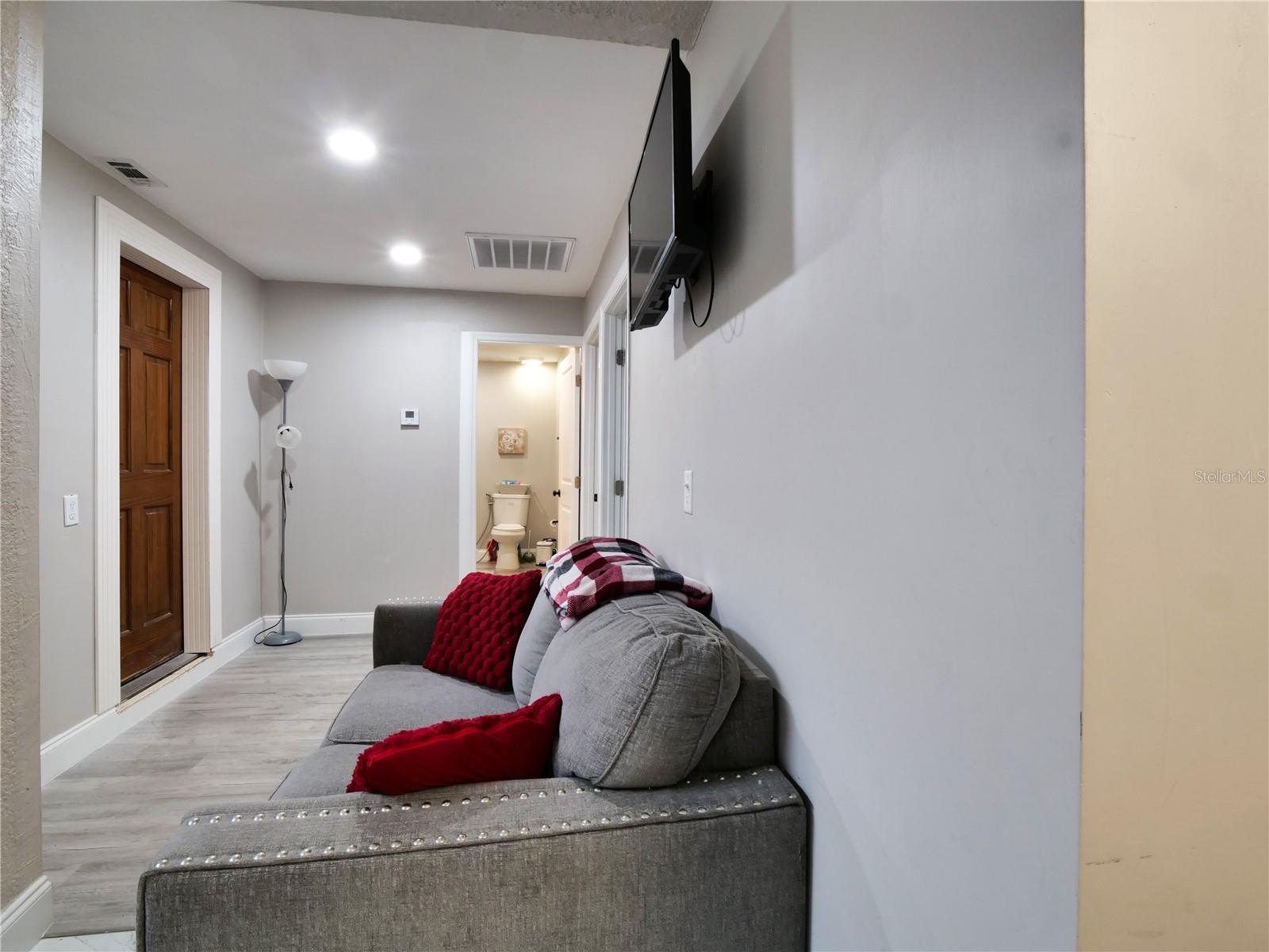 6922 N HALE AVE — photo 36