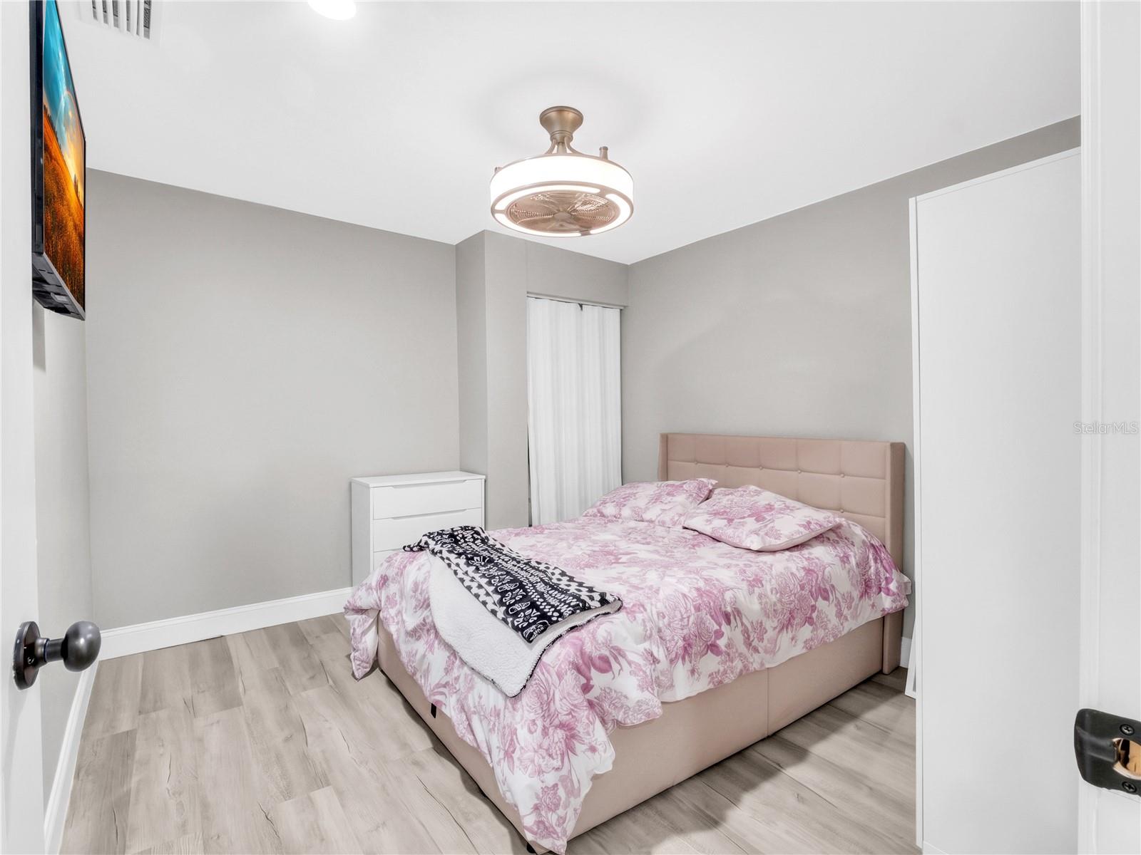 6922 N HALE AVE — photo 30