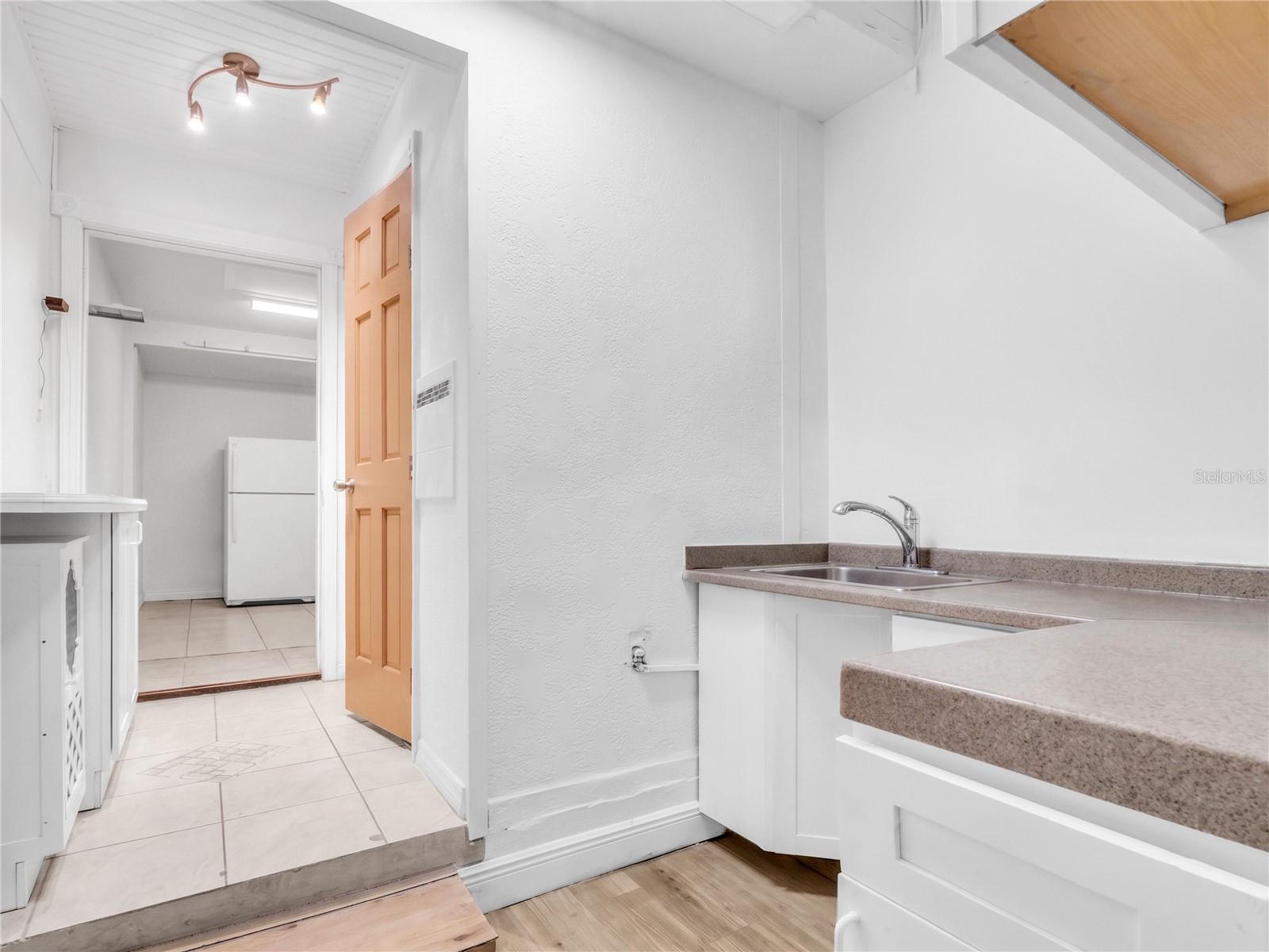 6922 N HALE AVE — photo 41