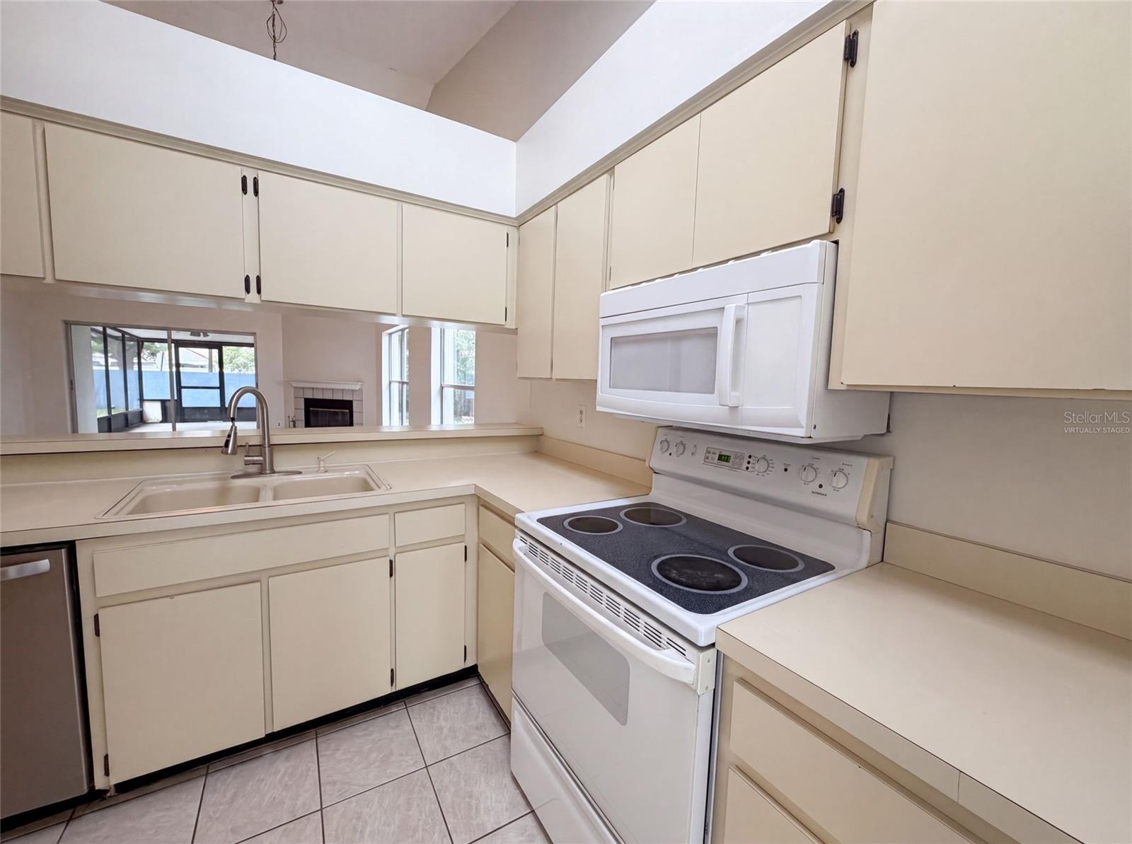 8613 COTTONWAY LN — photo 2