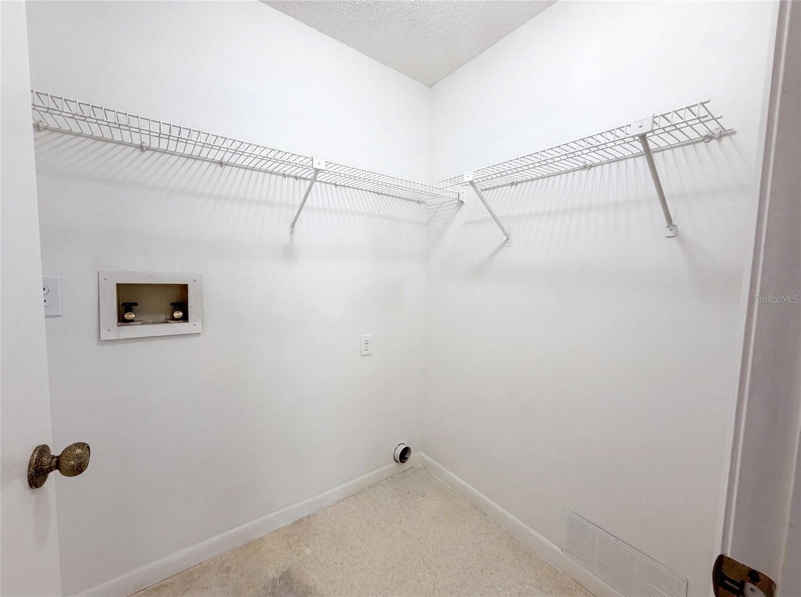 8613 COTTONWAY LN — photo 13