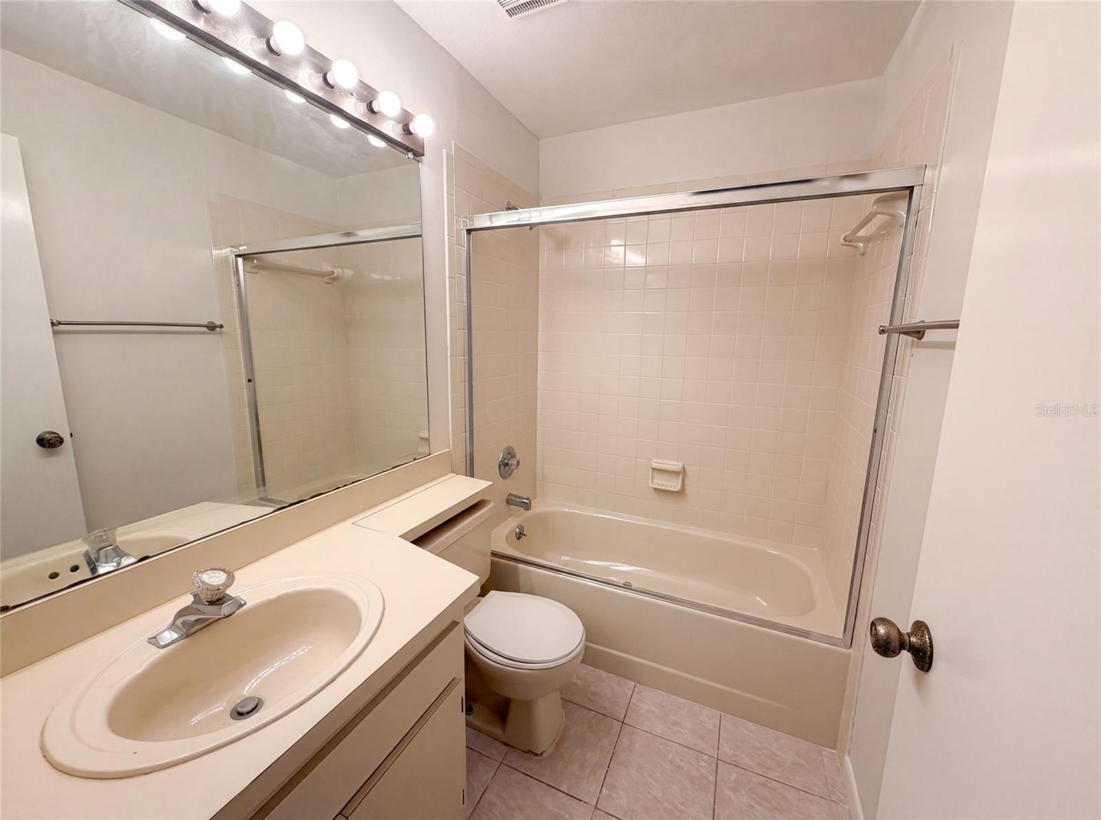 8613 COTTONWAY LN — photo 11