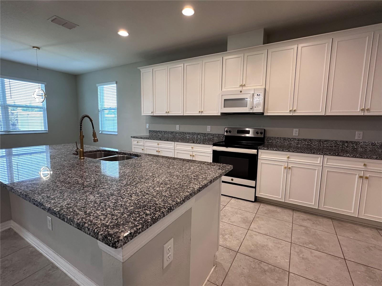 4917 EAGLE ROCK DR — photo 15