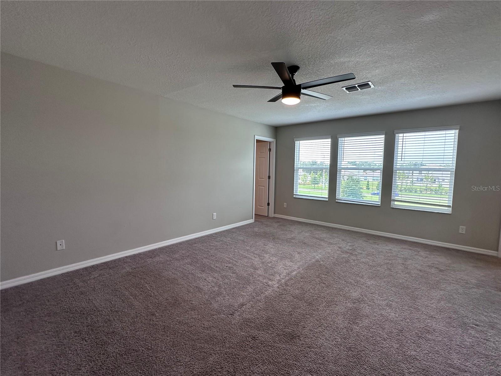4917 EAGLE ROCK DR — photo 22