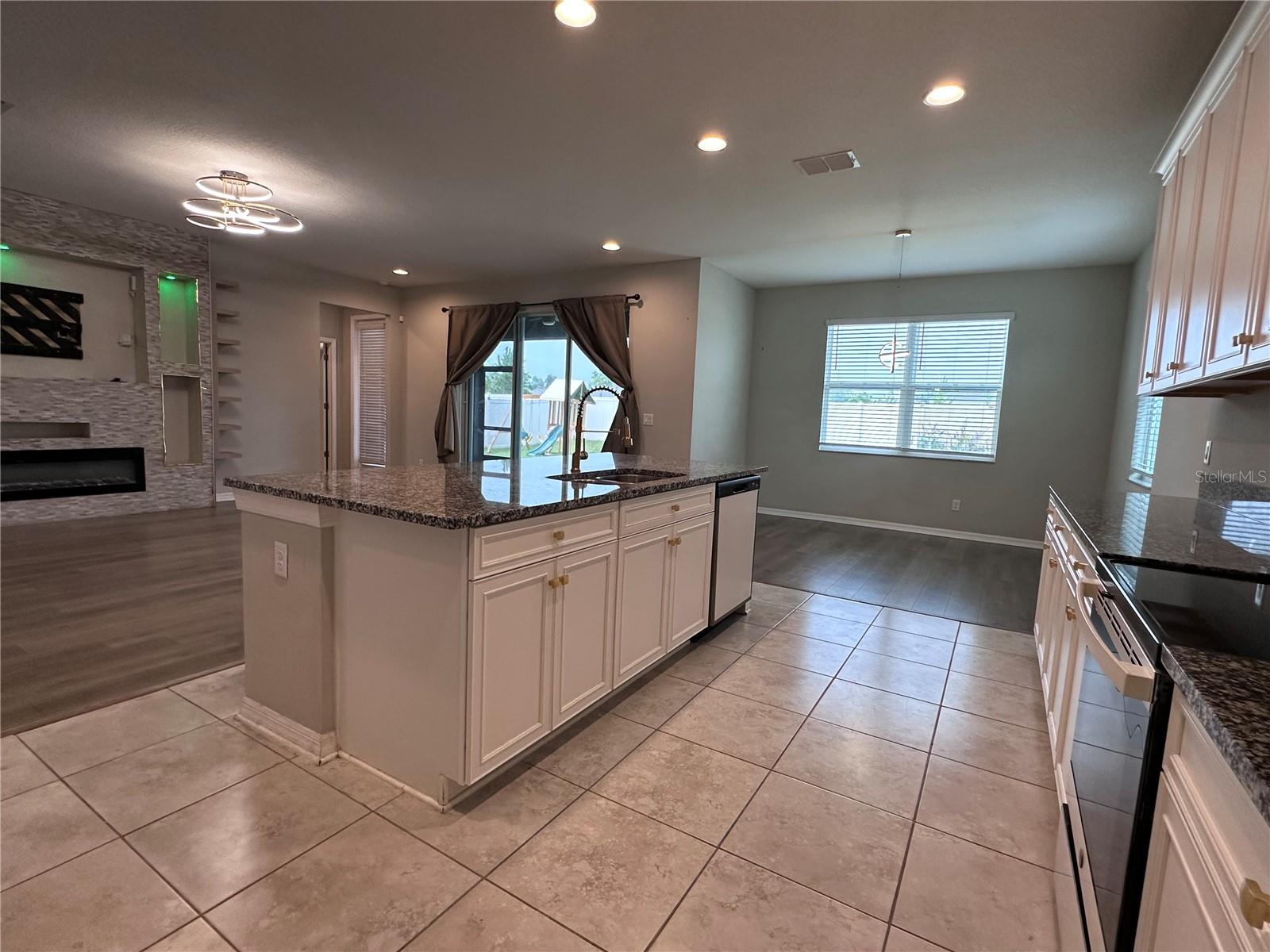 4917 EAGLE ROCK DR — photo 16