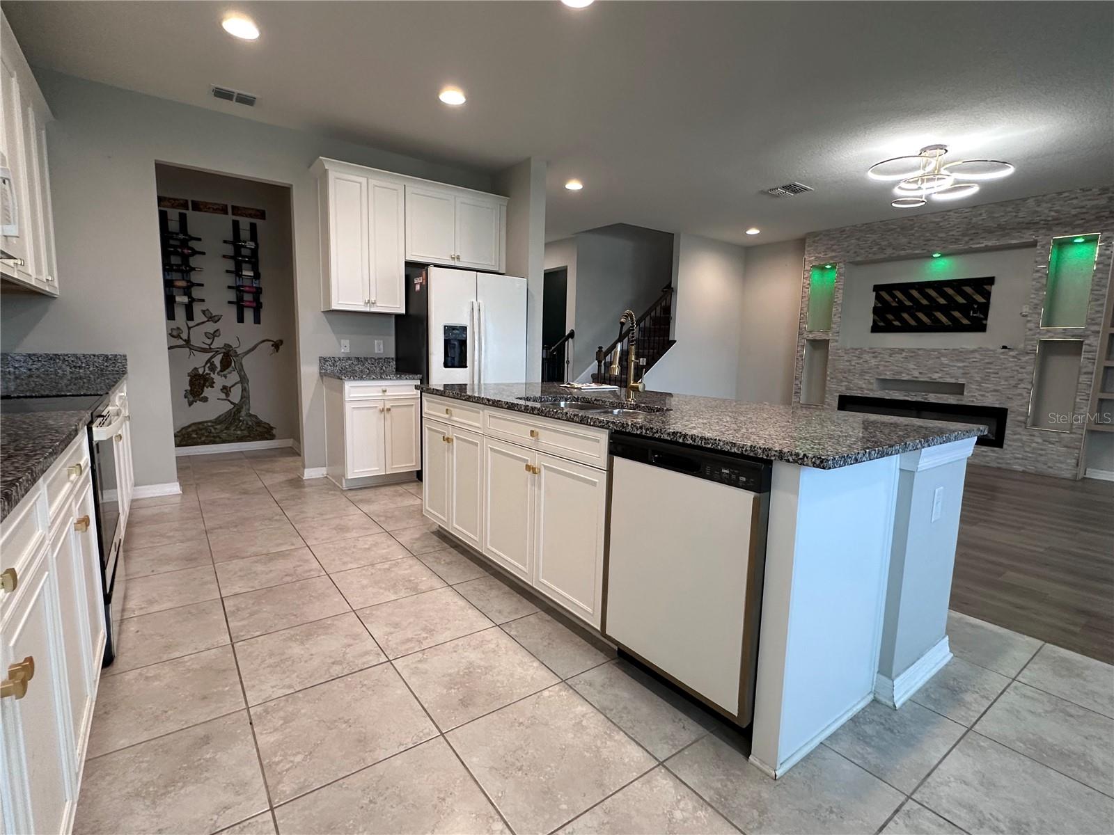 4917 EAGLE ROCK DR — photo 17