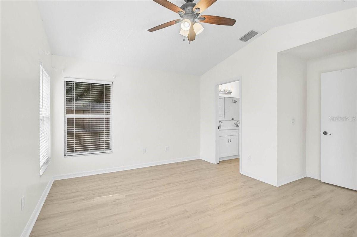 13616 LARAWAY DR — photo 16