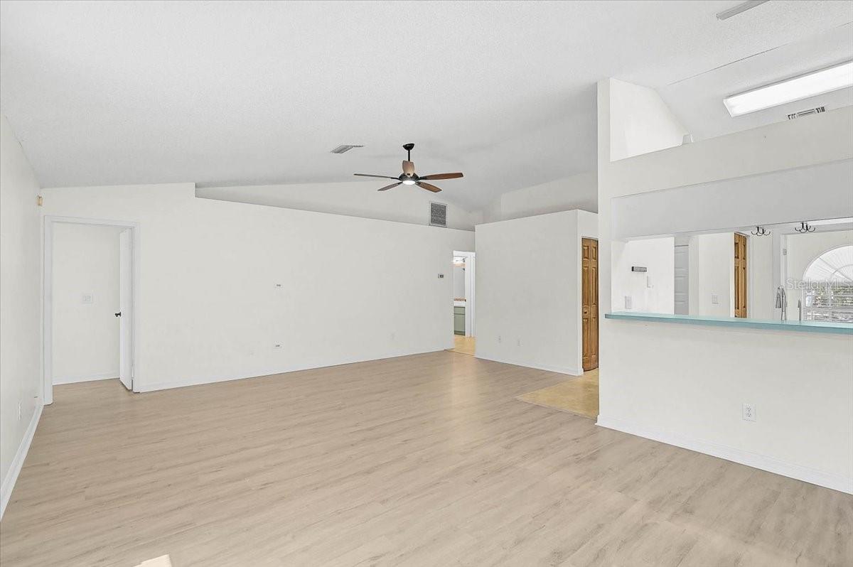 13616 LARAWAY DR — photo 12