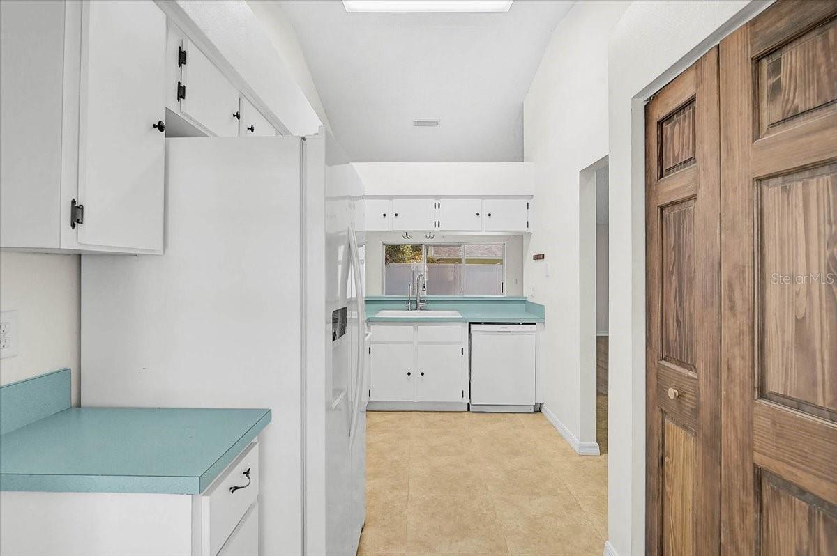 13616 LARAWAY DR — photo 9