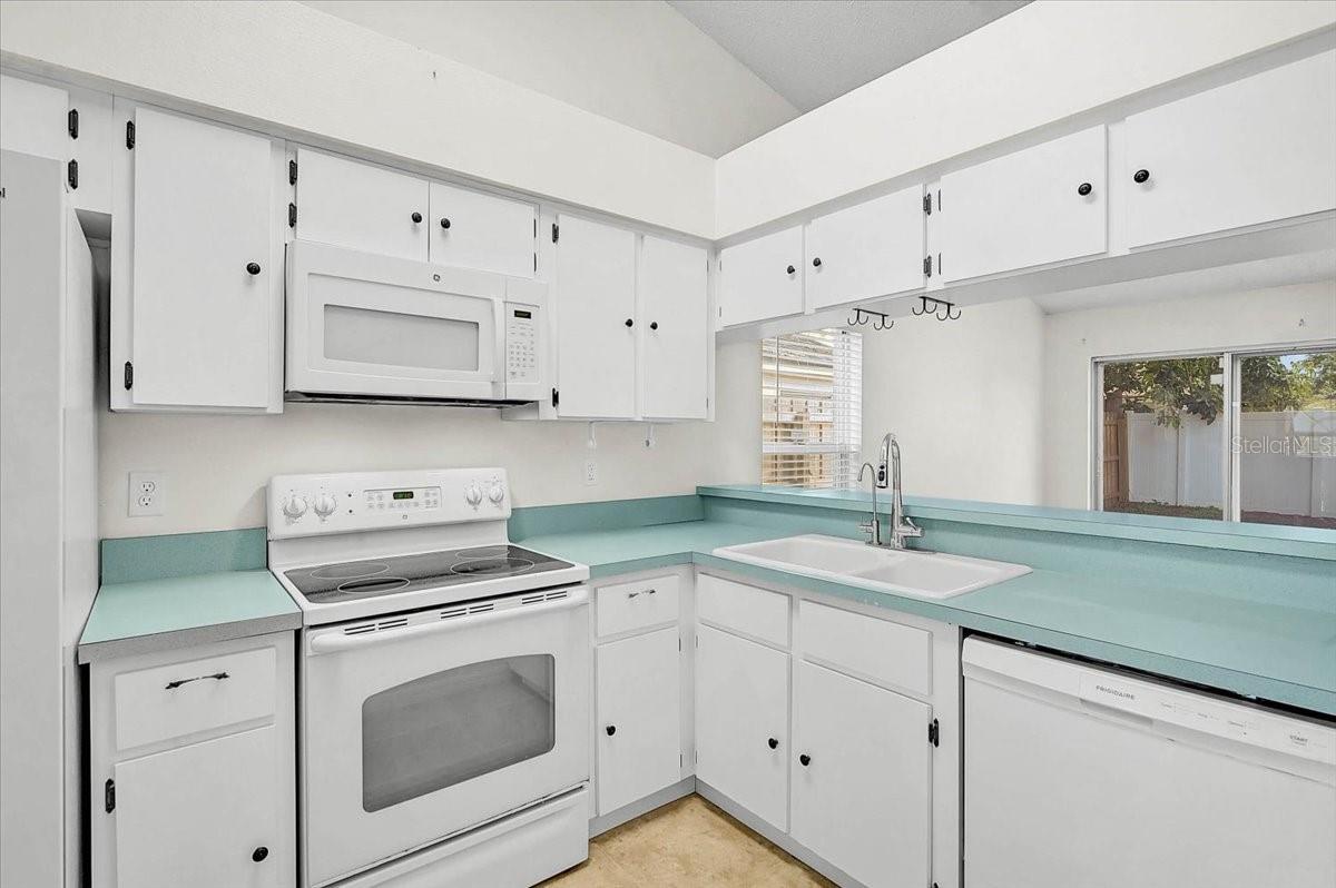 13616 LARAWAY DR — photo 4