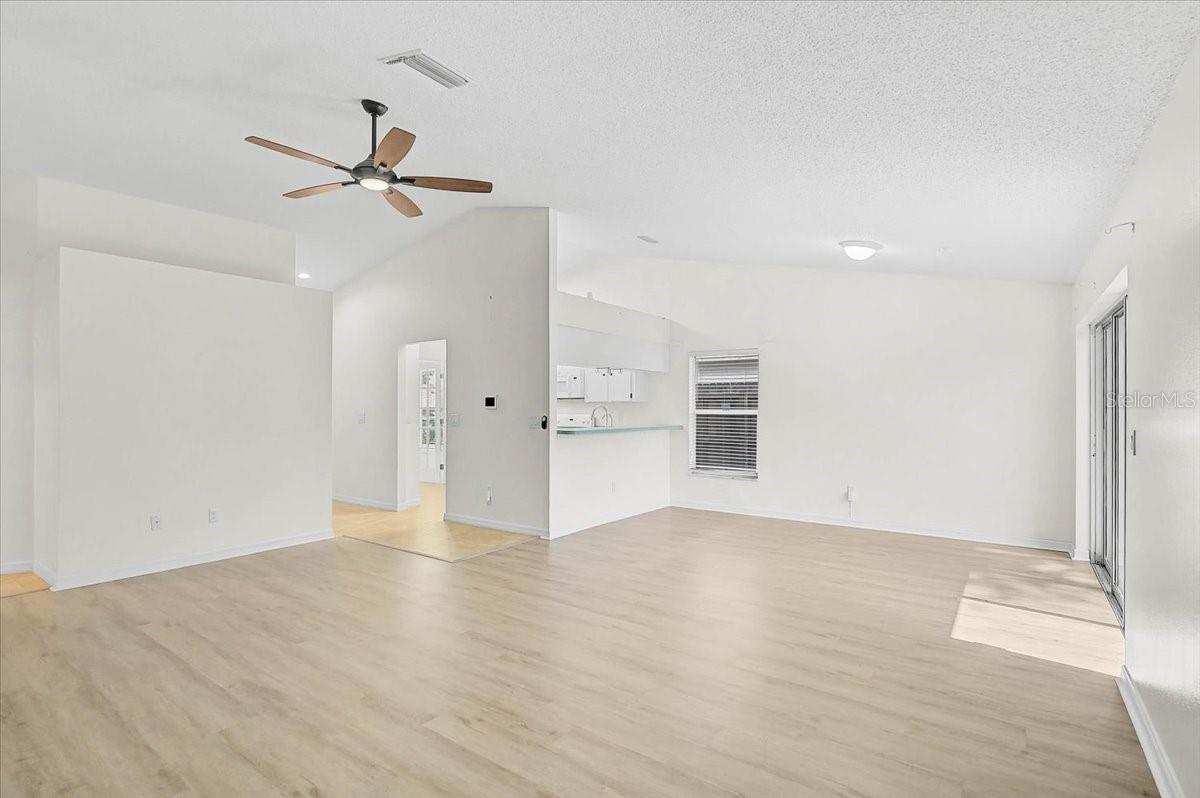 13616 LARAWAY DR — photo 10