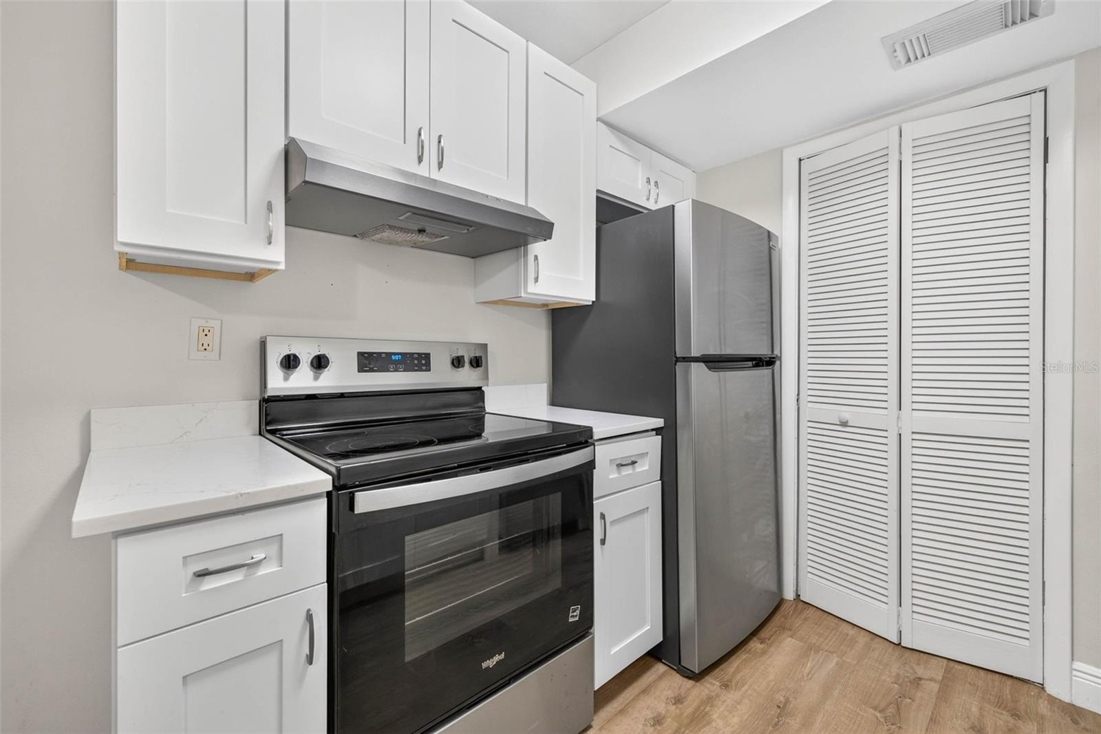 9005 PEBBLE CREEK DR — photo 11
