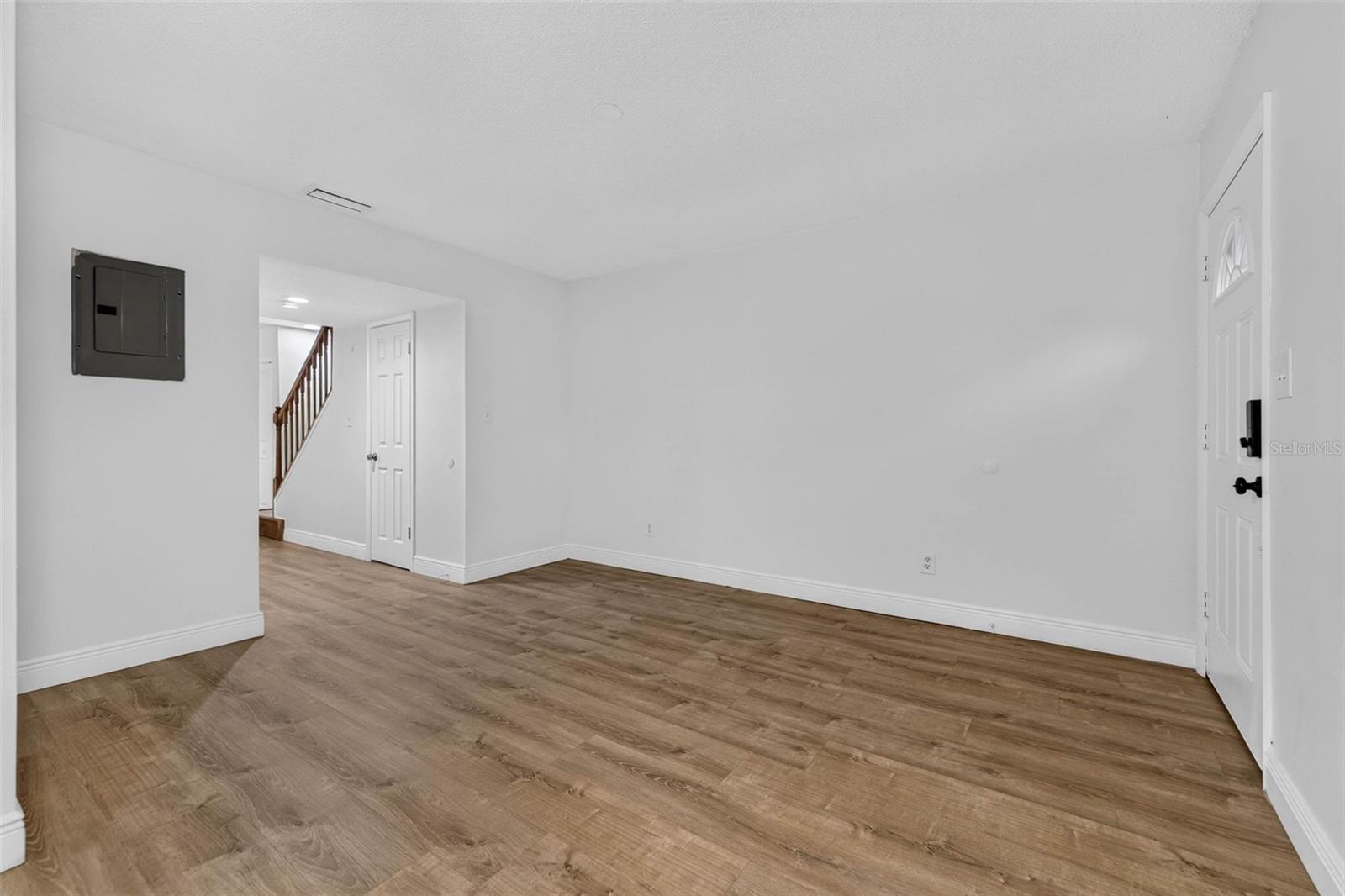 9005 PEBBLE CREEK DR — photo 3