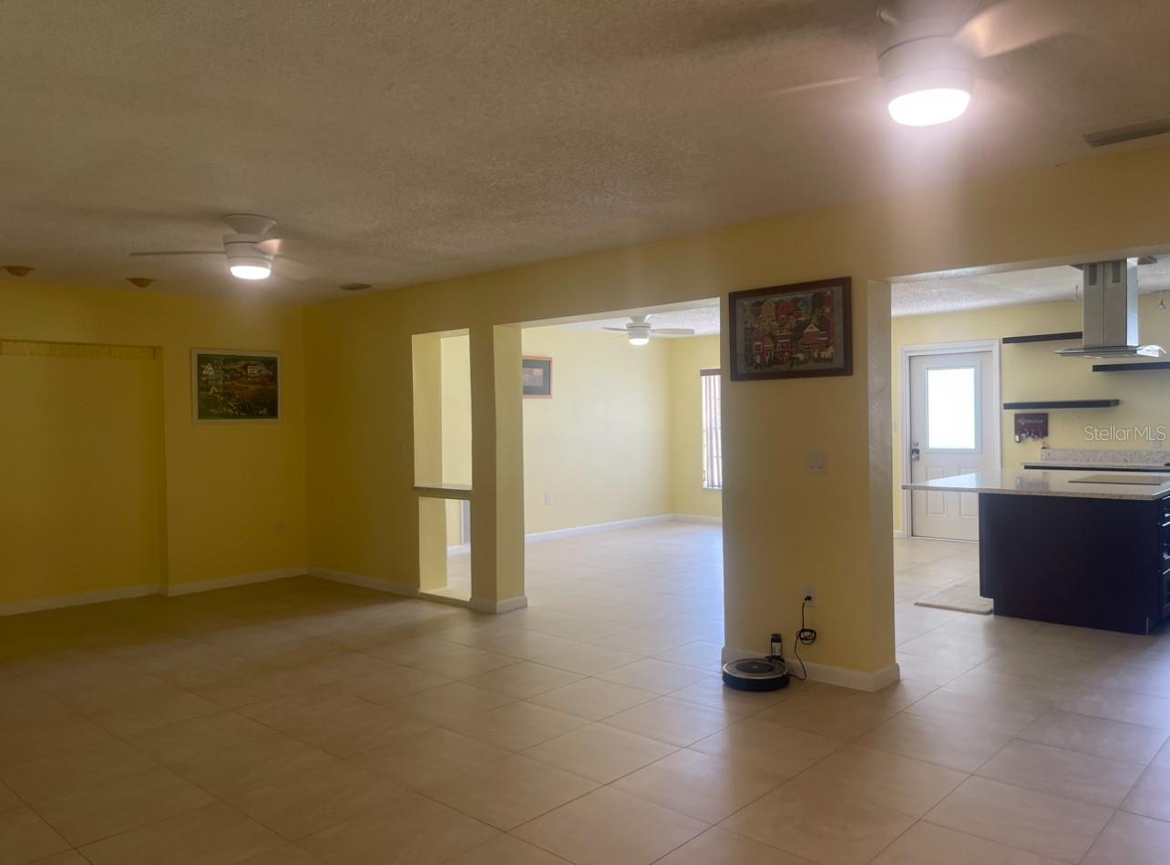331 SHORE DR E — photo 8