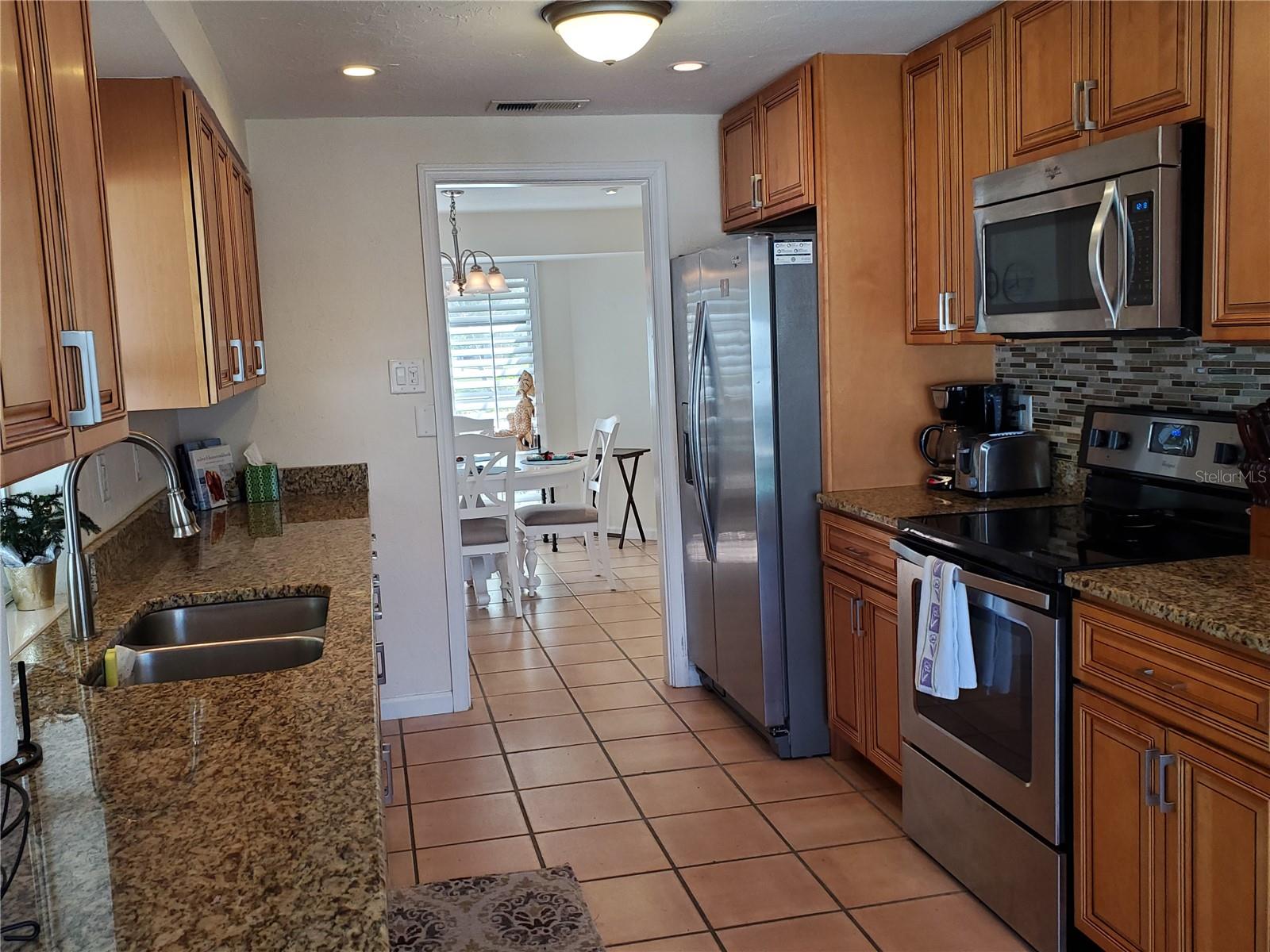 2745 CARDWELL WAY — photo 3