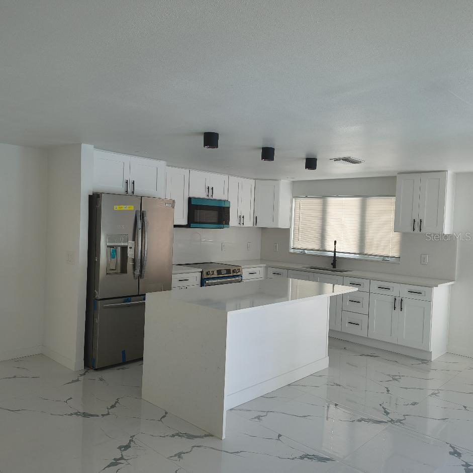 7019 FOUNTAIN AVE — photo 2