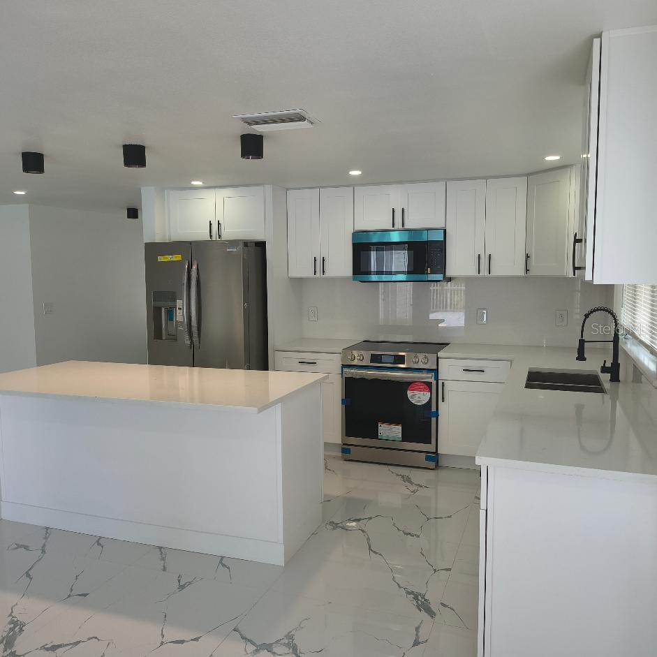 7019 FOUNTAIN AVE — photo 3