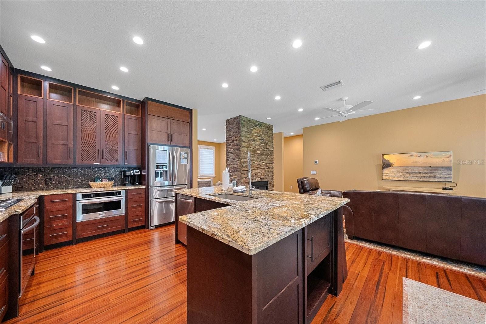 2395 HYDE PARK ST — photo 14
