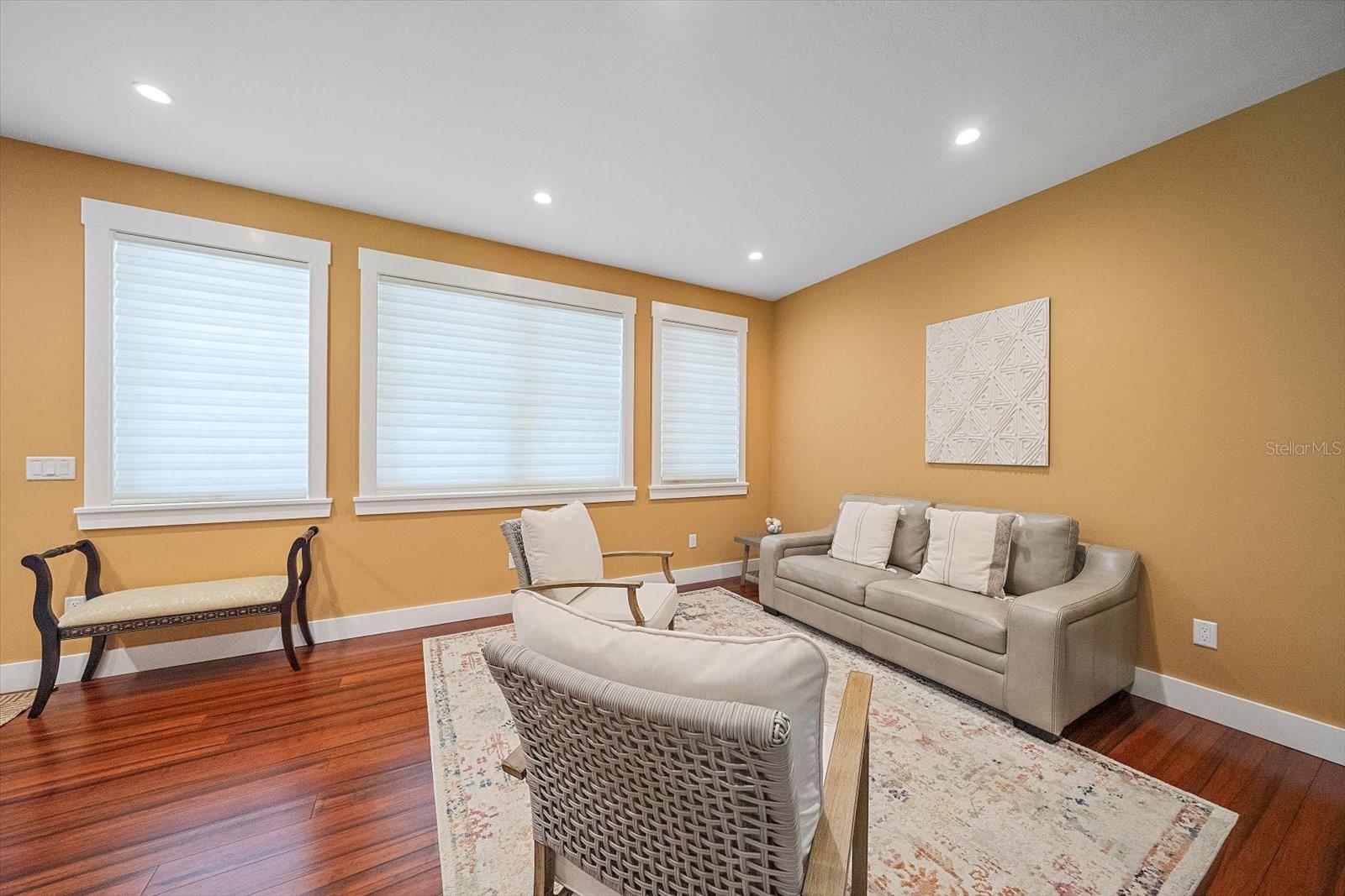2395 HYDE PARK ST — photo 10