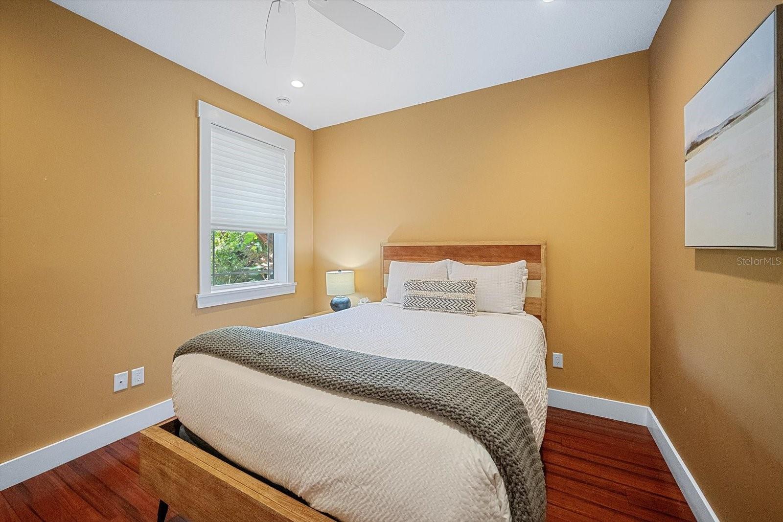 2395 HYDE PARK ST — photo 34