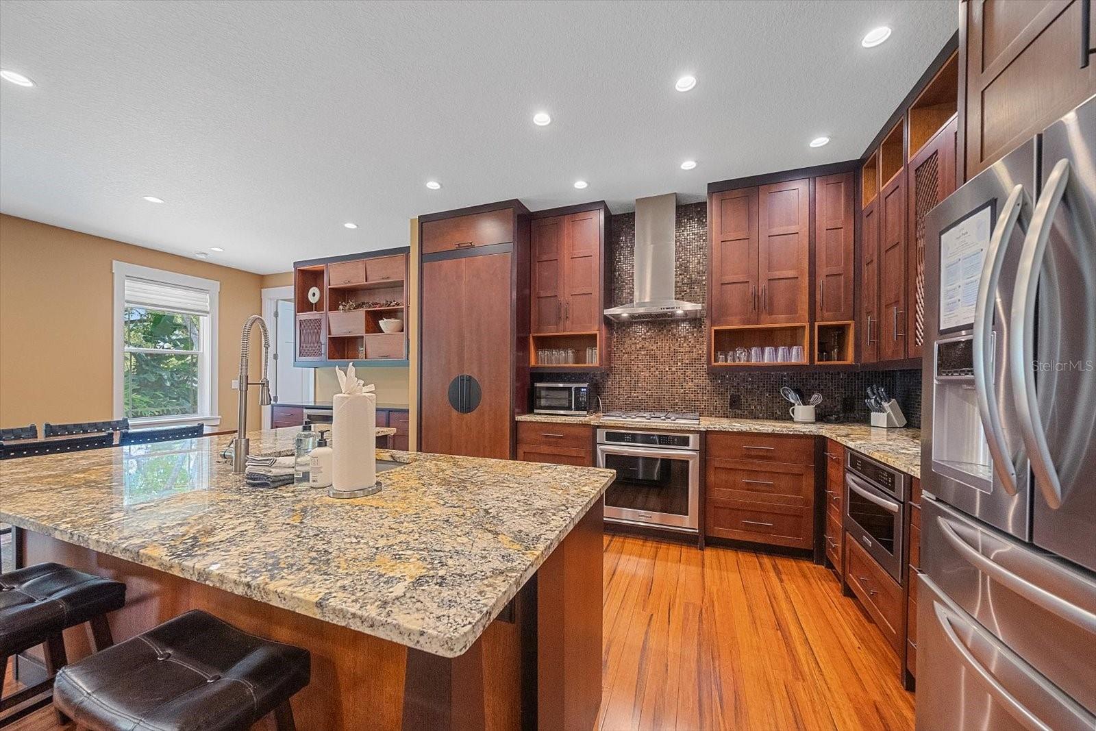 2395 HYDE PARK ST — photo 3