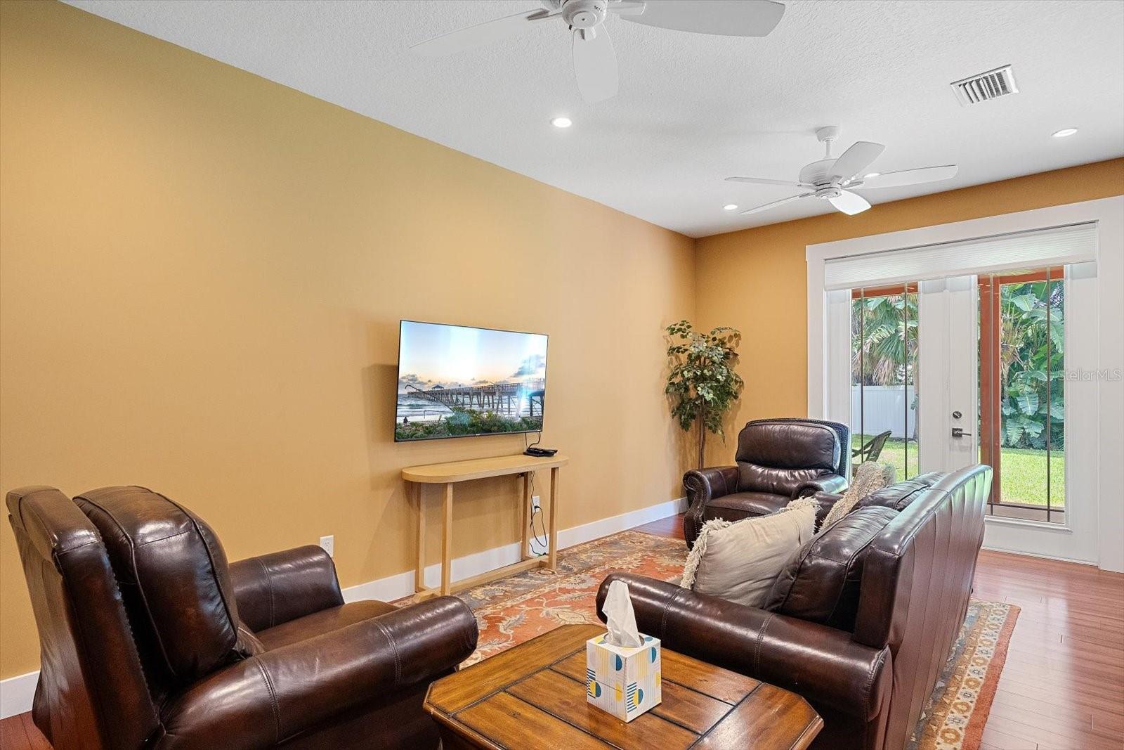 2395 HYDE PARK ST — photo 6