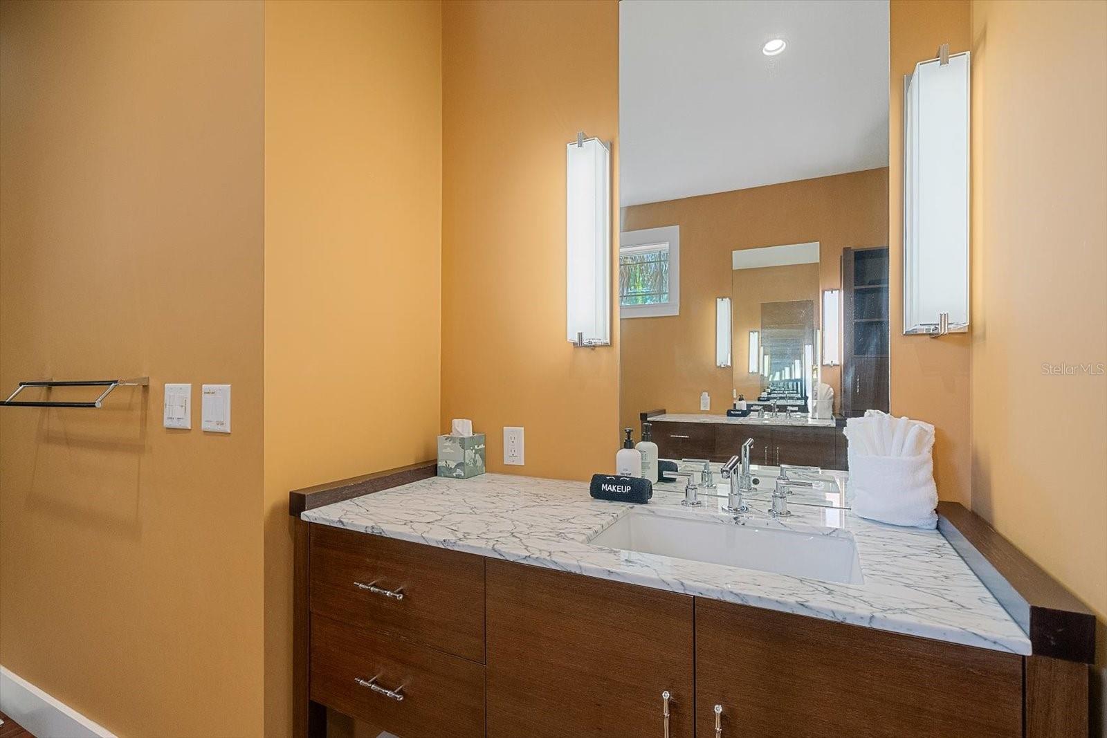 2395 HYDE PARK ST — photo 23