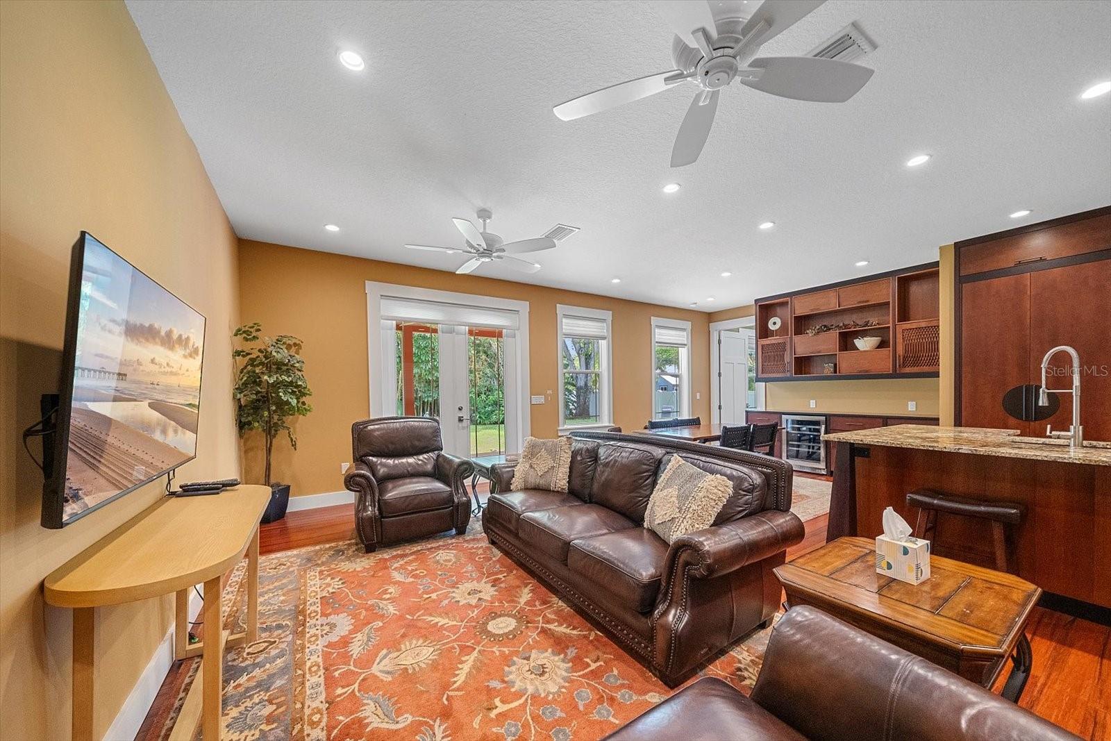 2395 HYDE PARK ST — photo 4