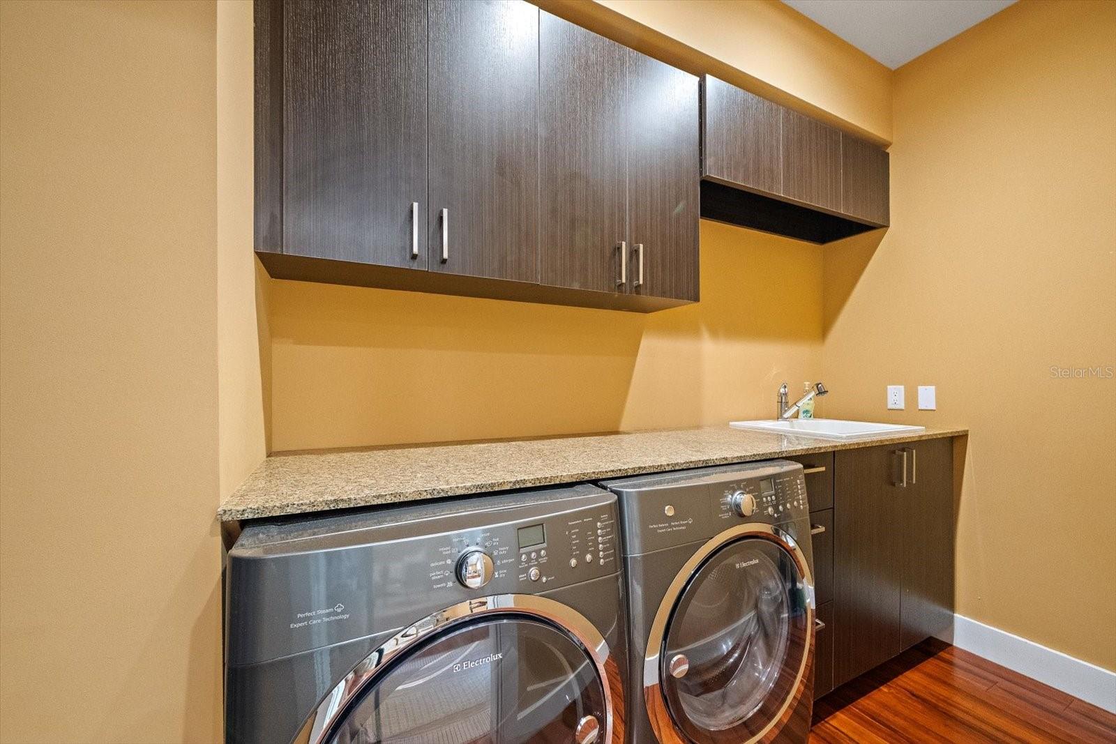 2395 HYDE PARK ST — photo 36