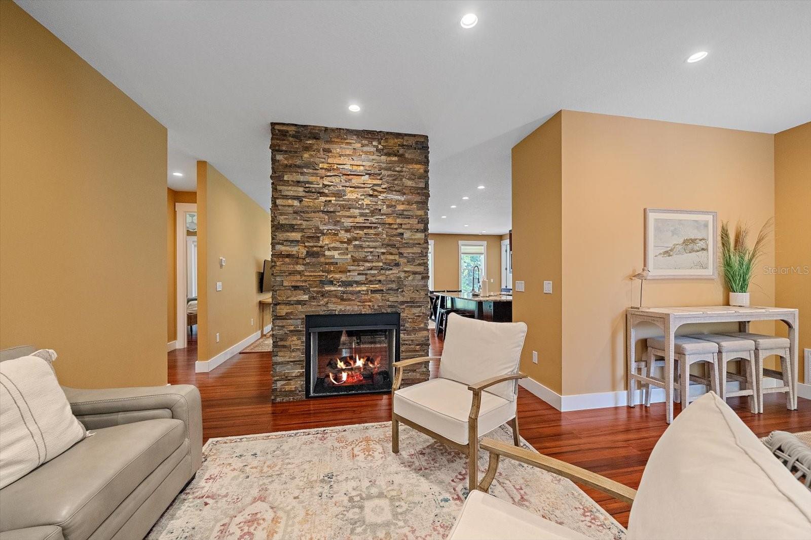 2395 HYDE PARK ST — photo 8
