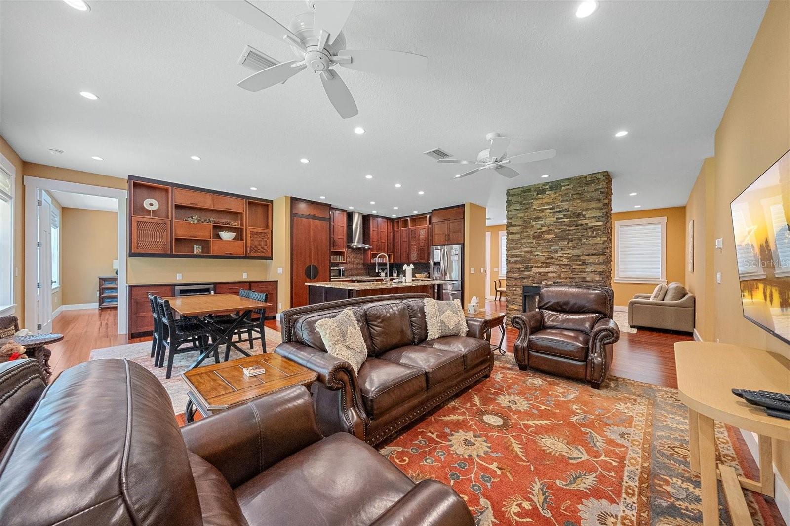 2395 HYDE PARK ST — photo 5