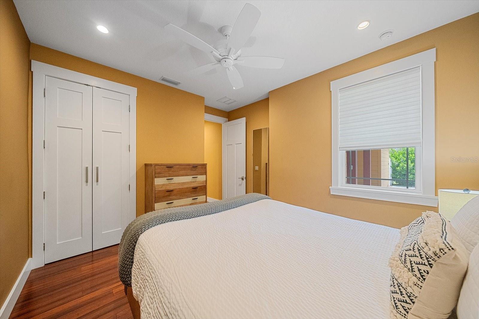 2395 HYDE PARK ST — photo 33