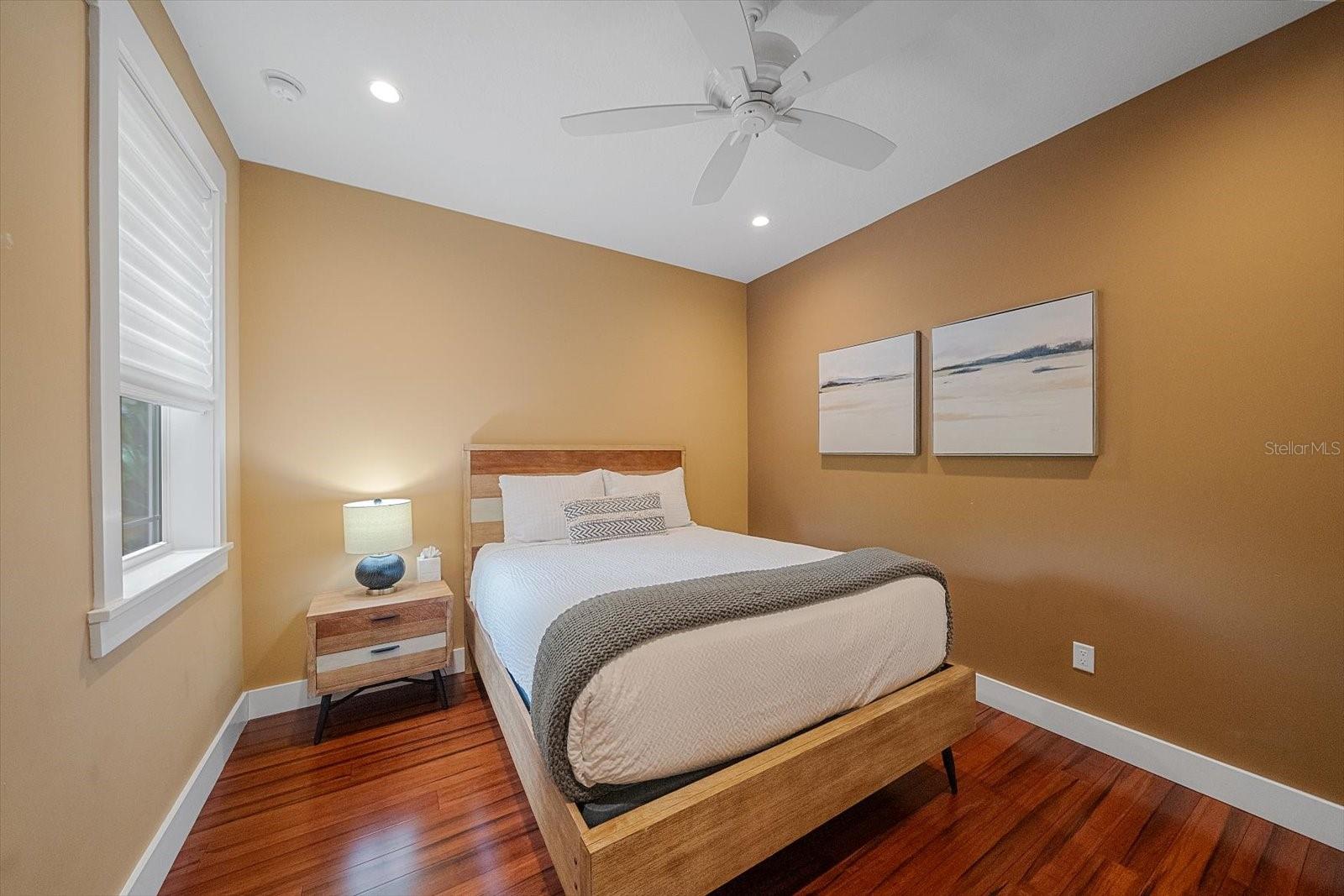 2395 HYDE PARK ST — photo 32