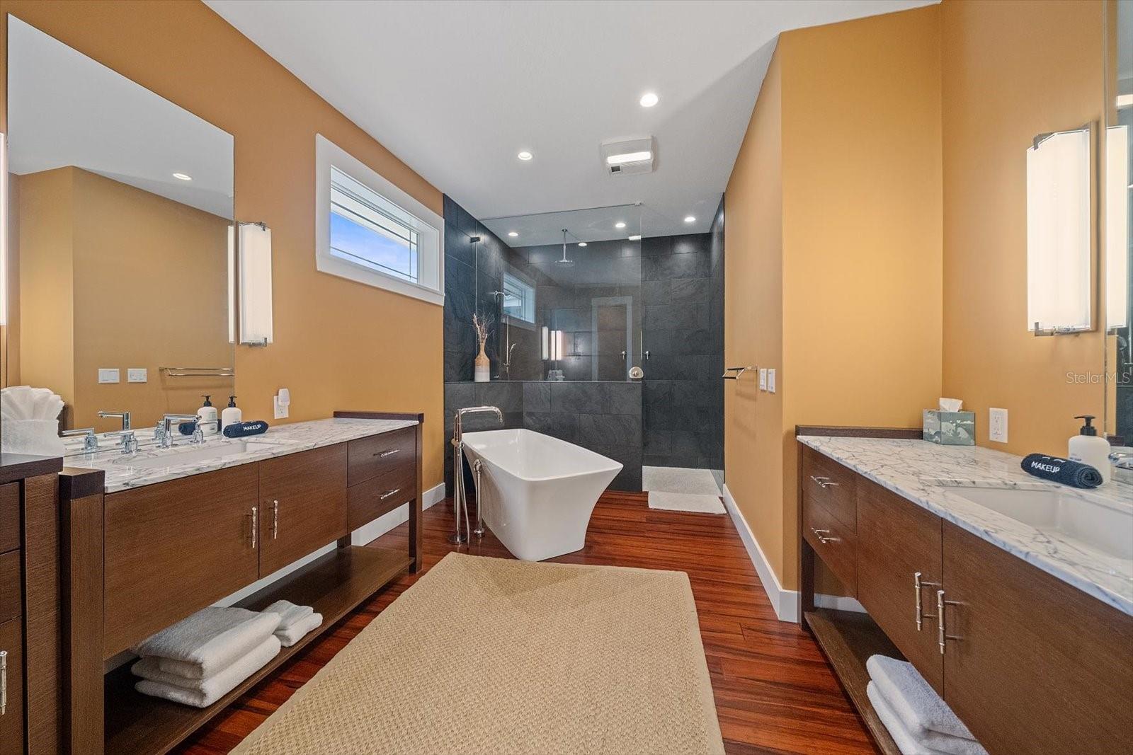 2395 HYDE PARK ST — photo 21