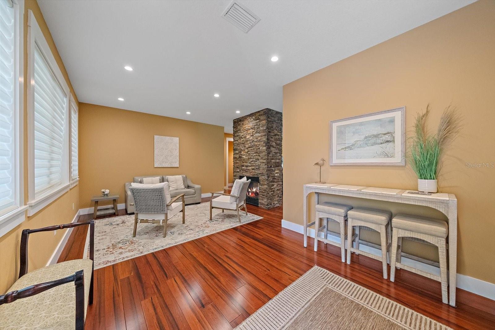2395 HYDE PARK ST — photo 9
