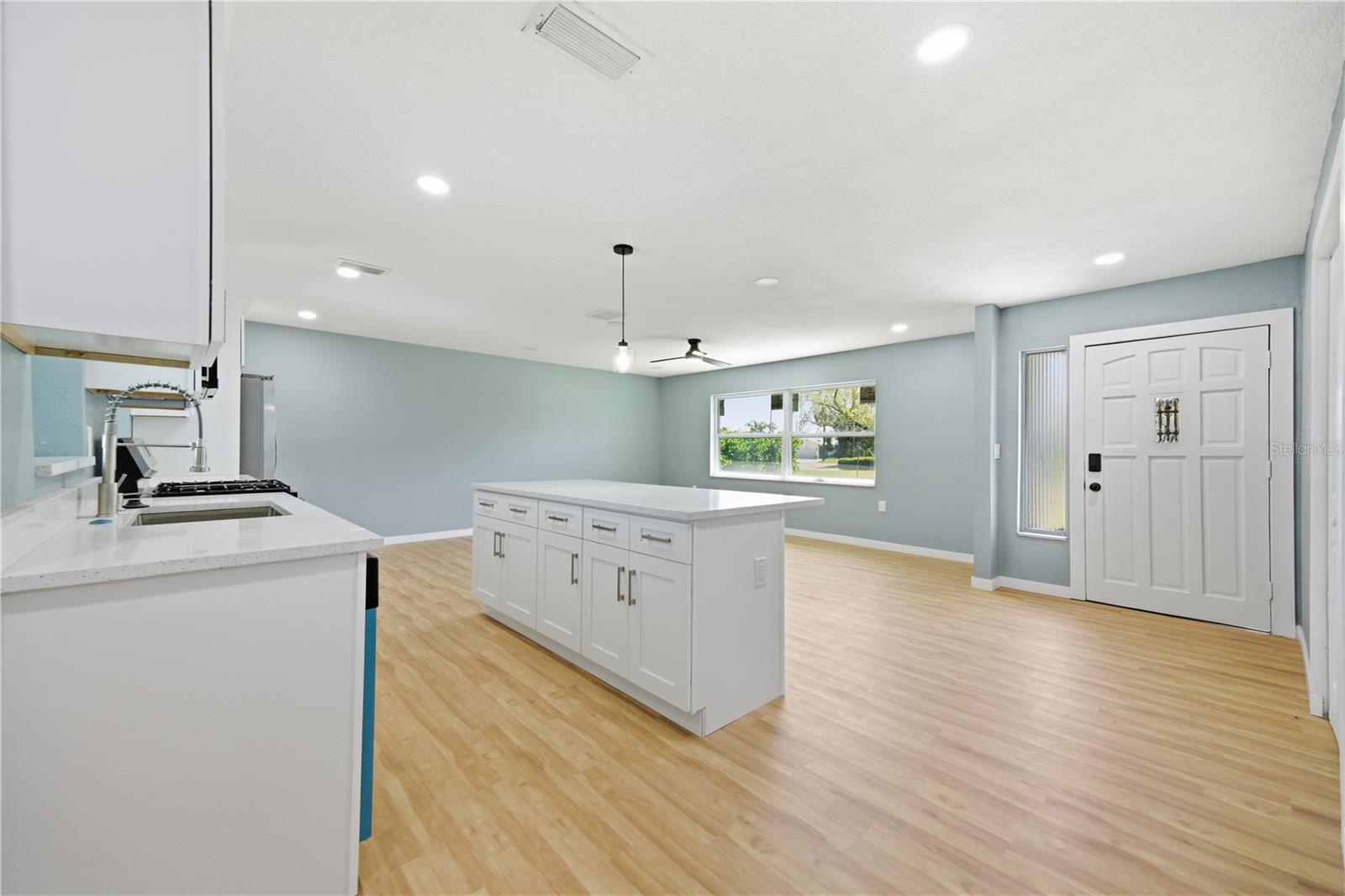 5920 DENVER ST NE — photo 5