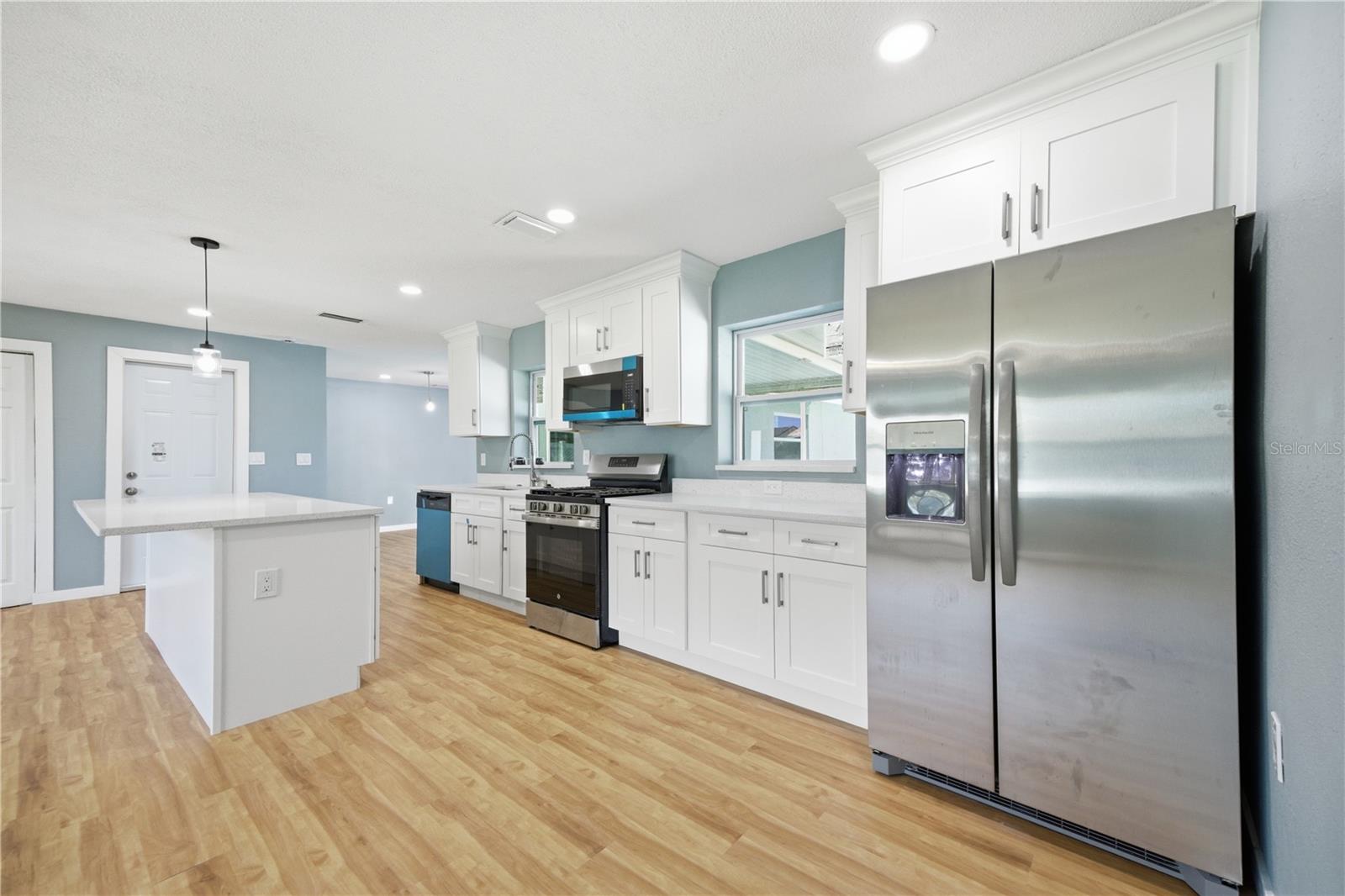 5920 DENVER ST NE — photo 9