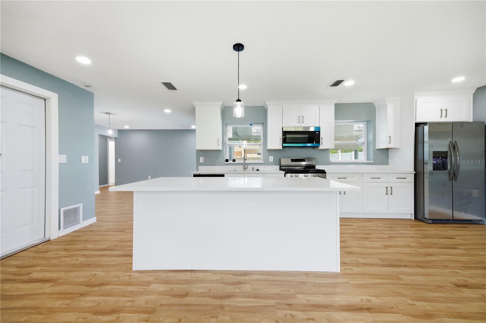 5920 DENVER ST NE — photo 3