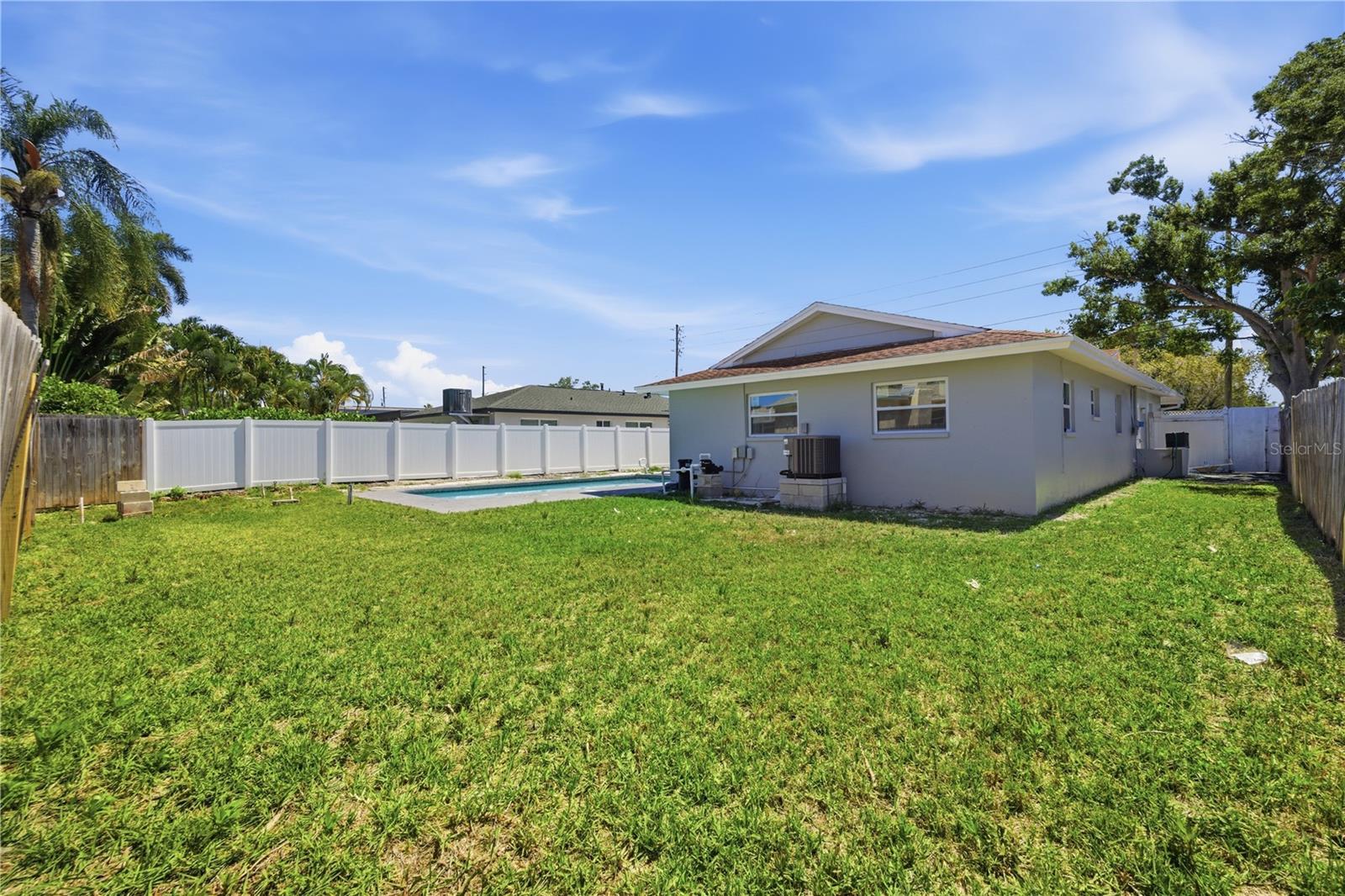 5920 DENVER ST NE — photo 36